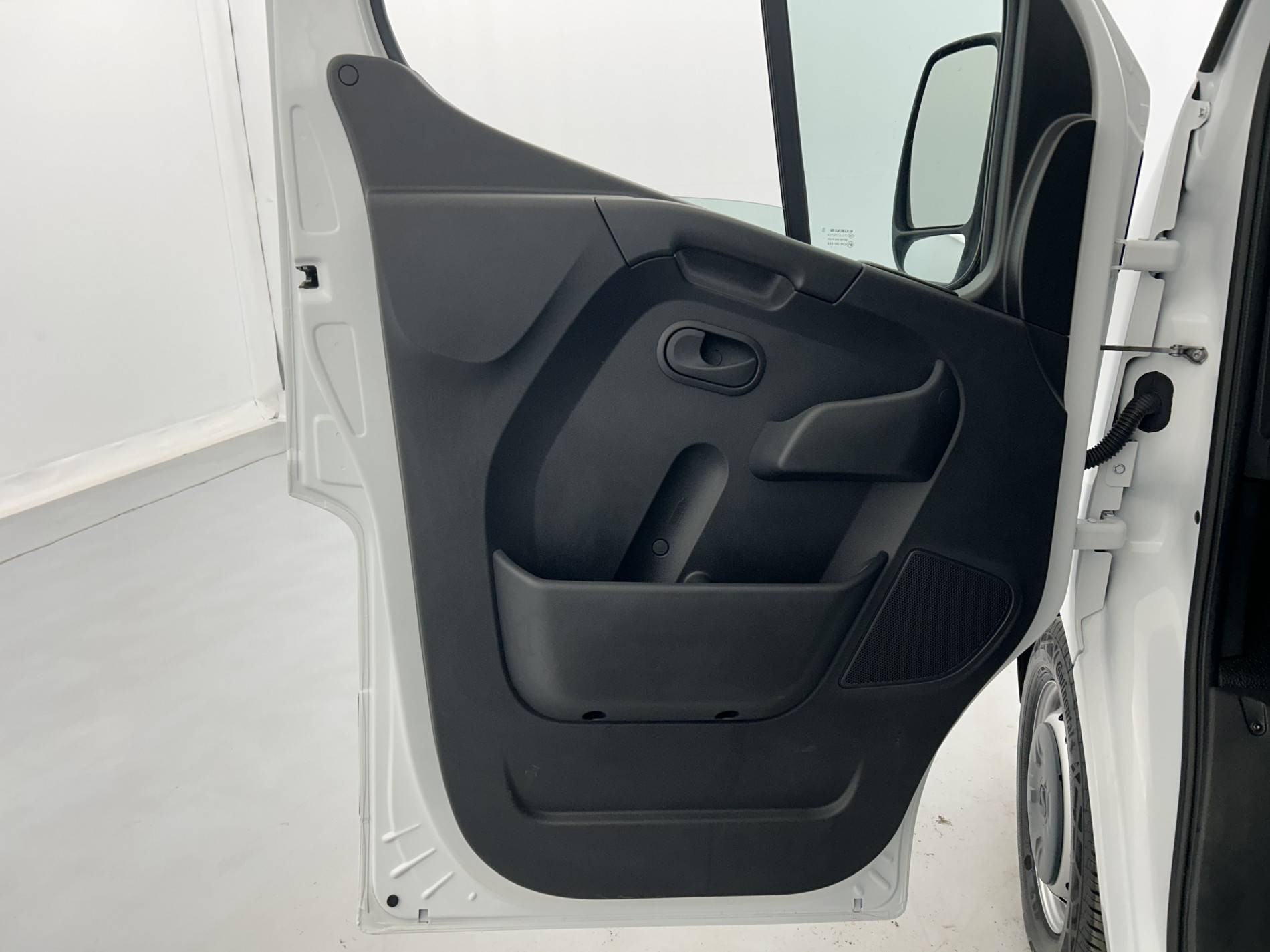 Vente en ligne Renault Master Fourgon MASTER FGN TRAC F3500 L2H2 BLUE DCI 135 au prix de 25 490 €