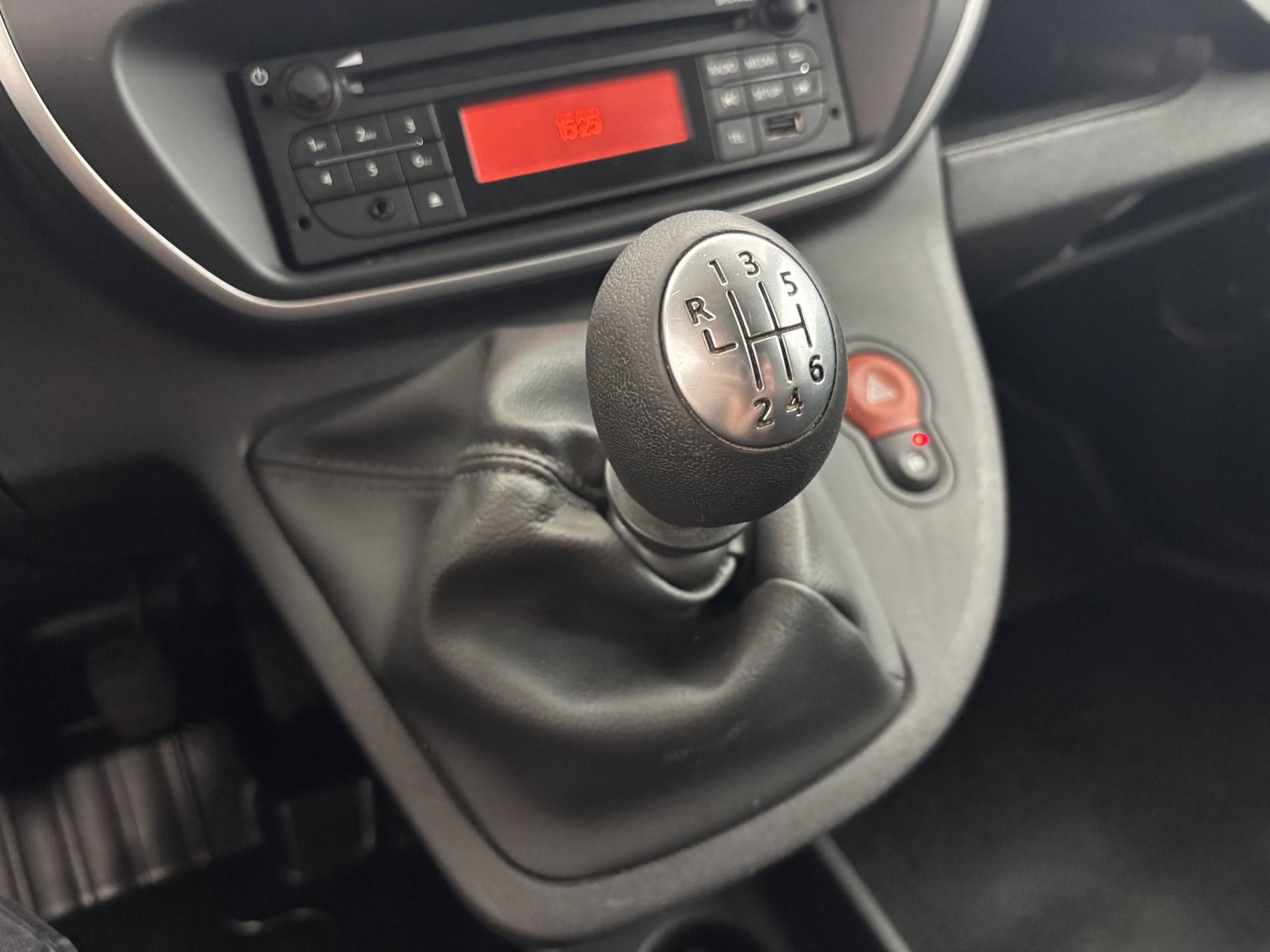 Vente en ligne Renault Kangoo Express  BLUE DCI 80 au prix de 11 990 €