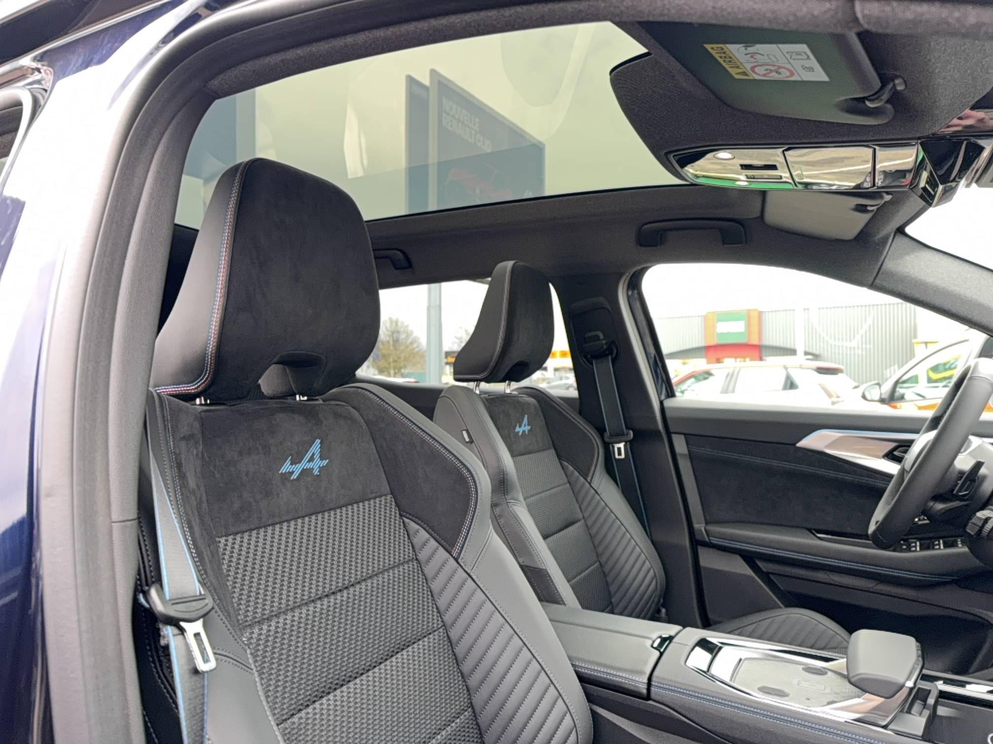 Vente en ligne Renault Espace Espace full hybrid E-Tech 200 ch 7pl au prix de 48 780 €