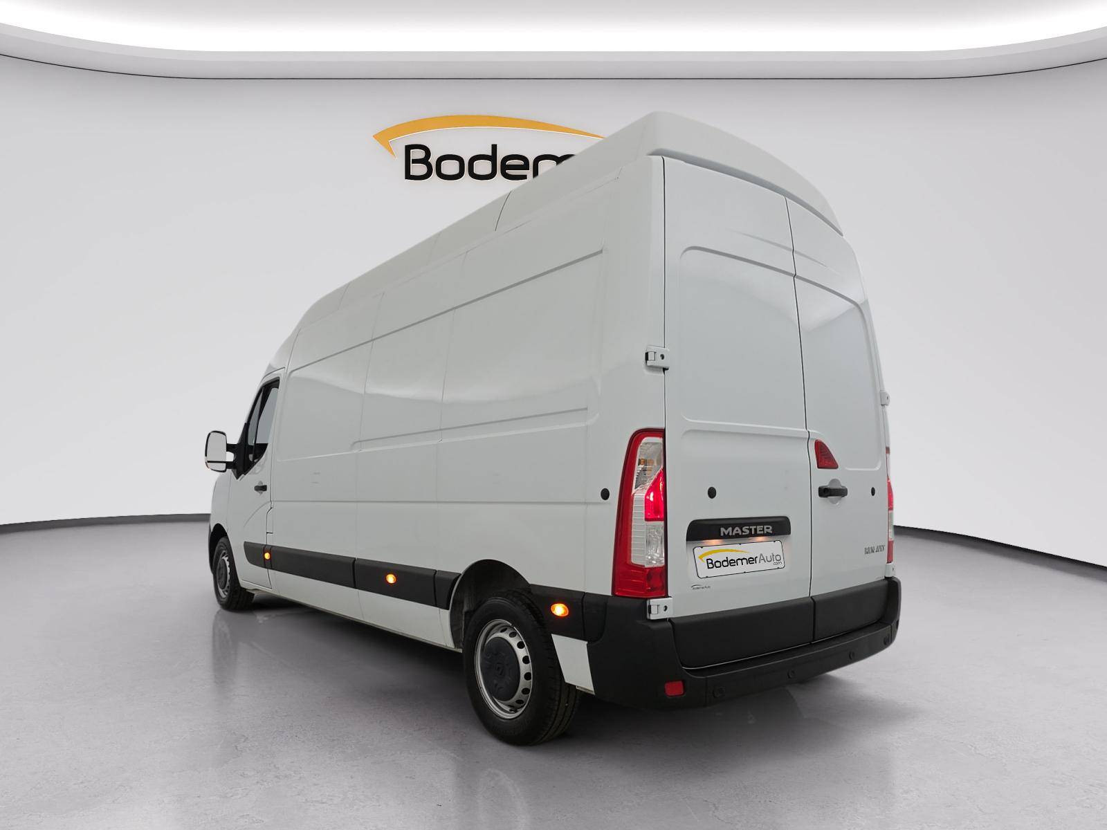 Vente en ligne Renault Master Fourgon MASTER FGN TRAC F3500 L3H3 BLUE DCI 135 au prix de 26 990 €