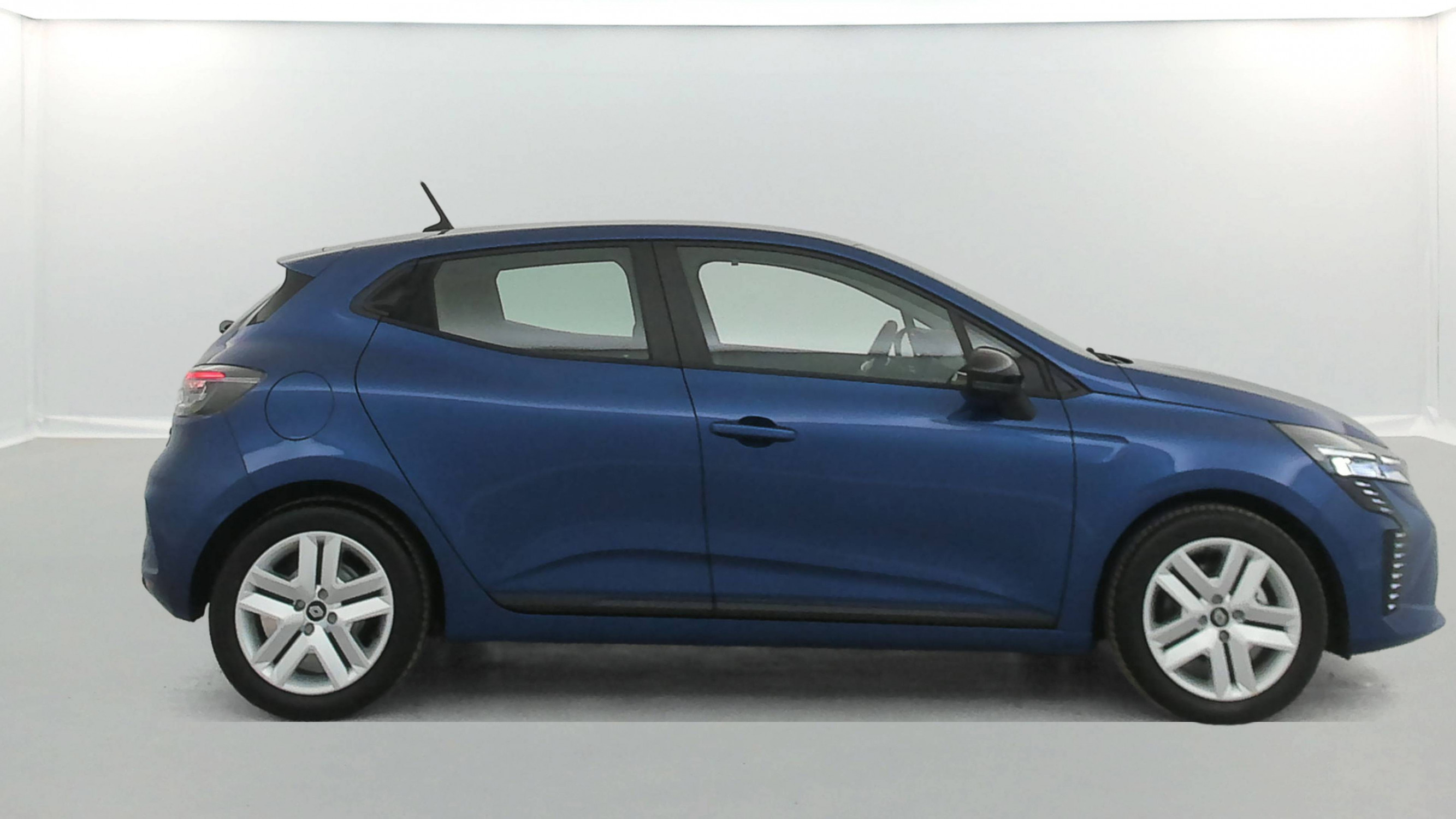 Vente en ligne Renault Clio 5 Clio E-Tech full hybrid 145 au prix de 19 800 €