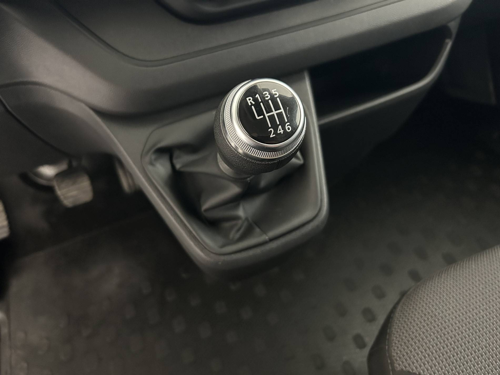 Vente en ligne Renault Trafic 3 Fourgon TRAFIC FG BLUE DCI 130 L1H1 3T GSR2 au prix de 24 390 €