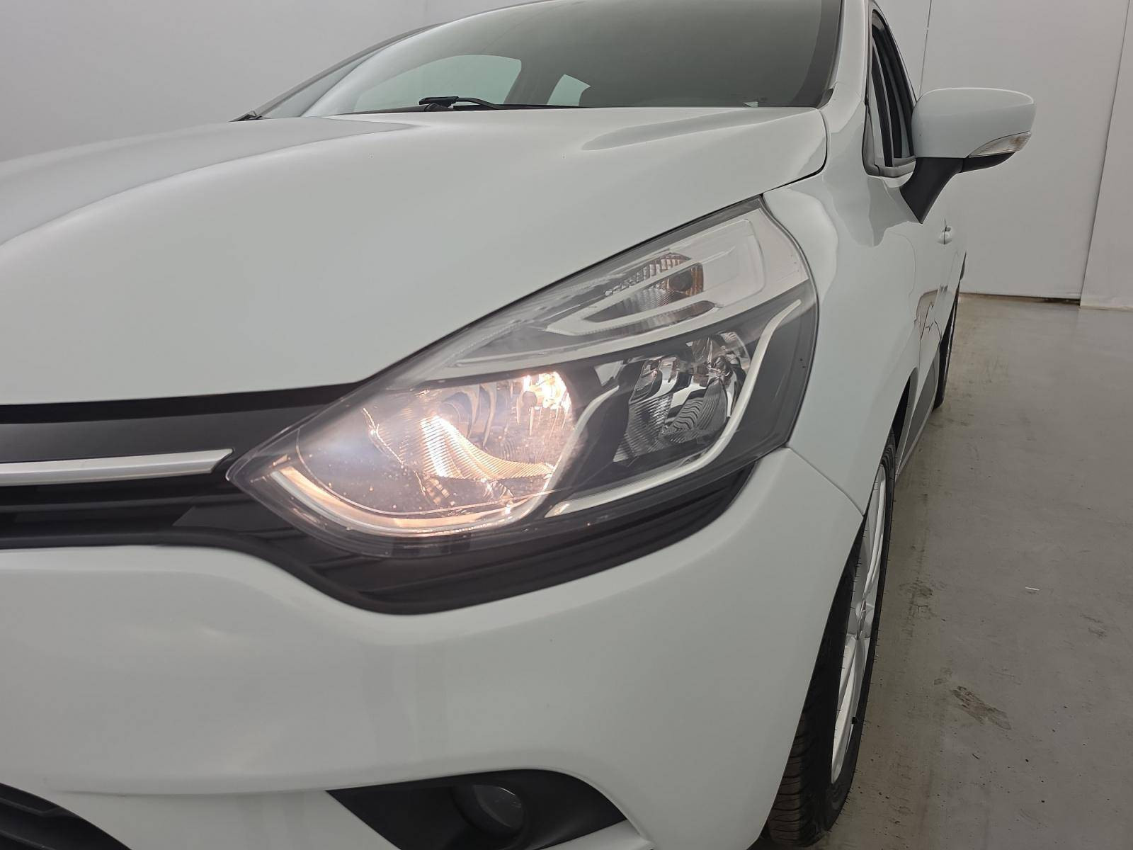 Vente en ligne Renault Clio 4 Clio dCi 90 E6C EDC au prix de 11 590 €