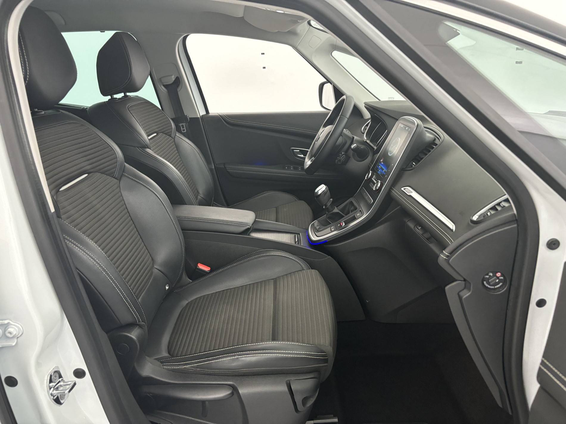 Vente en ligne Renault Scenic 4 Scenic Blue dCi 120 au prix de 15 590 €
