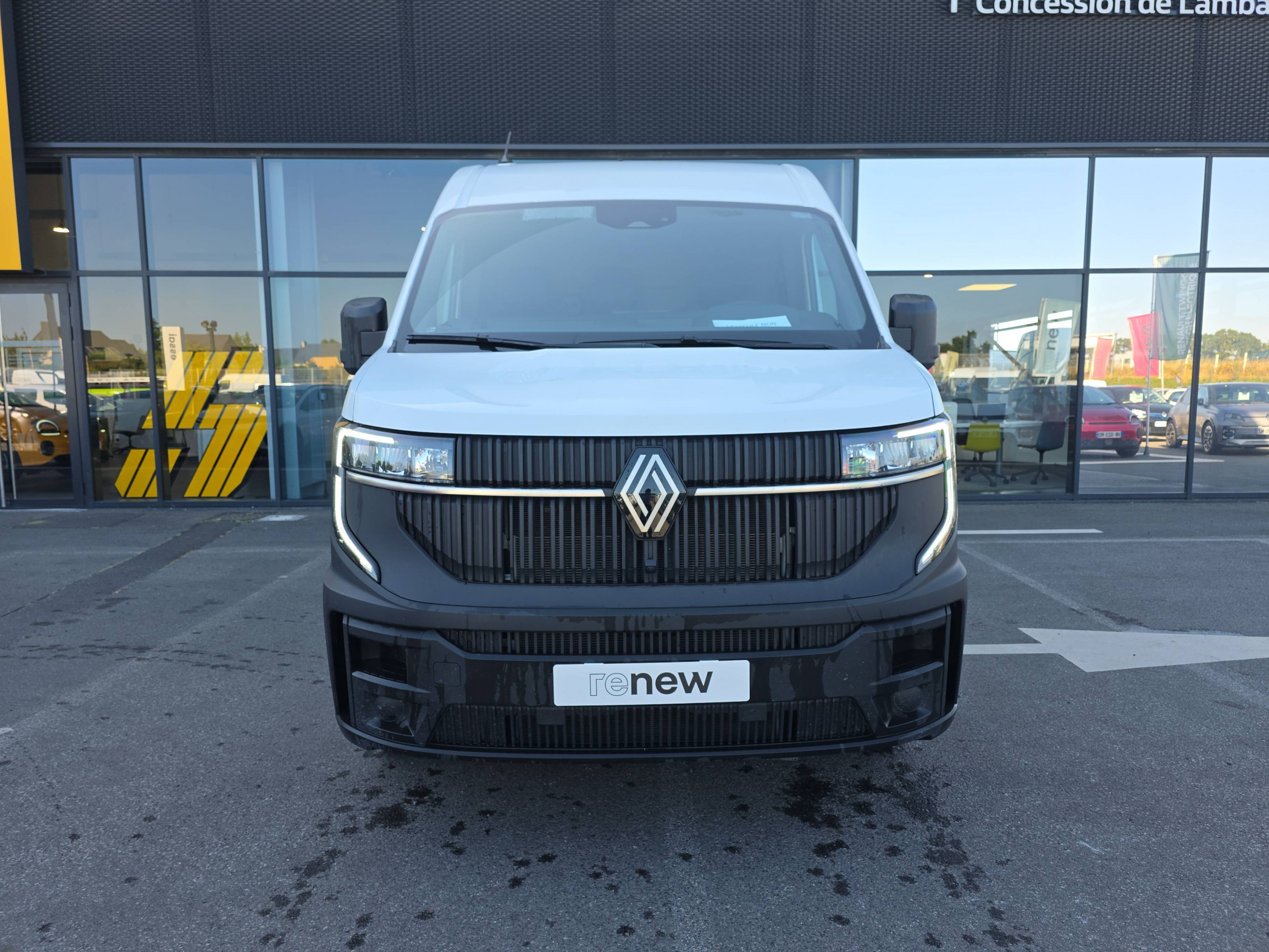 Vente en ligne Renault Master Fourgon MASTER FG BLUE DCI 130 L2H2 3T5 TR au prix de 29 990 €