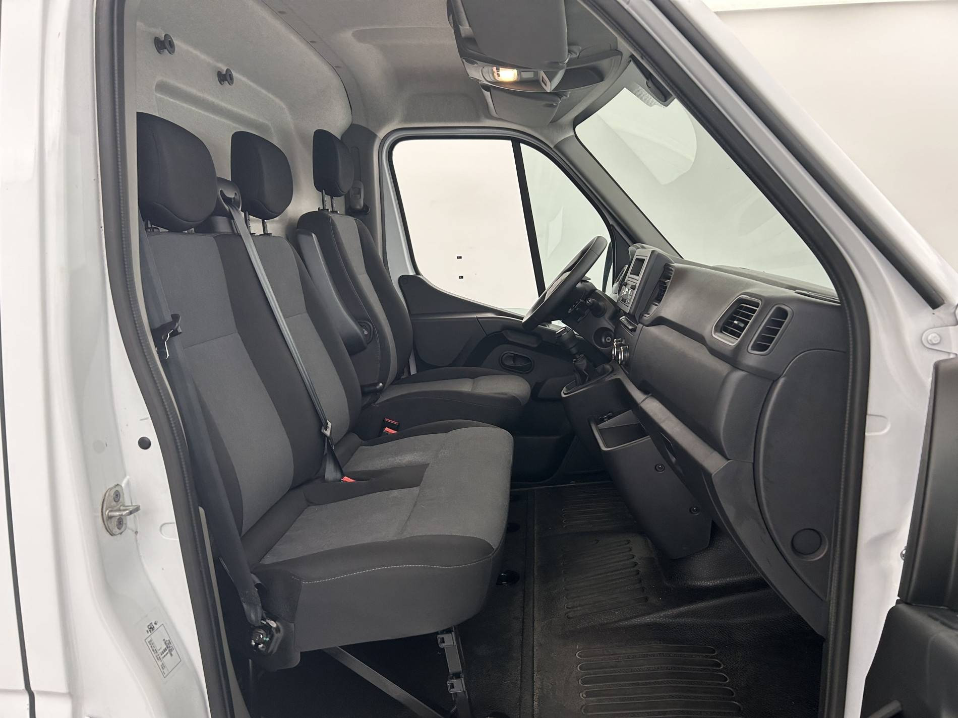 Vente en ligne Renault Master Fourgon MASTER FGN TRAC F3500 L2H2 BLUE DCI 135 au prix de 24 000 €