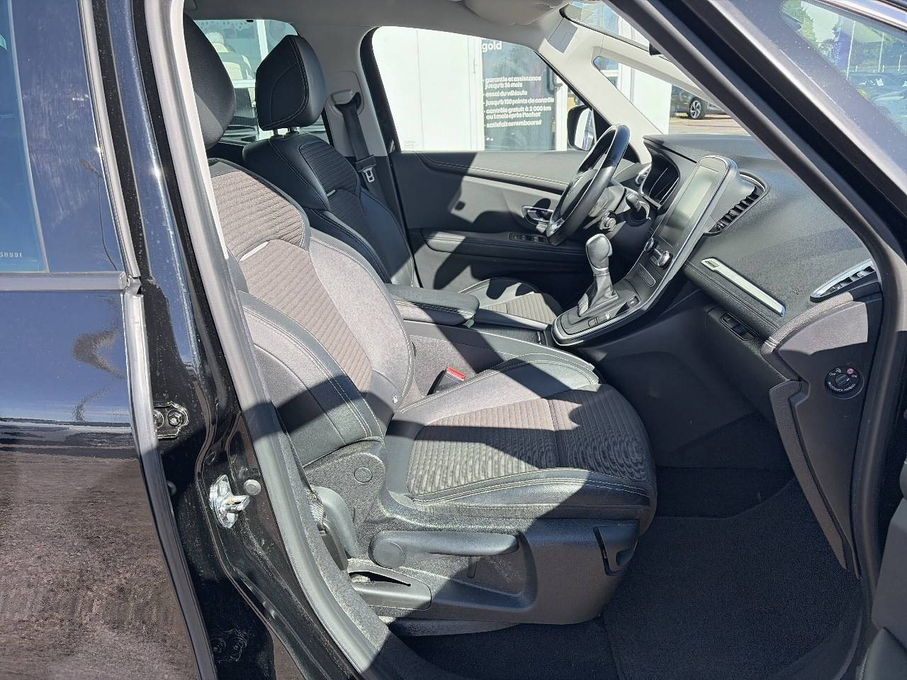 Vente en ligne Renault Grand Scenic 4 Grand Scenic Blue dCi 120 EDC au prix de 15 990 €