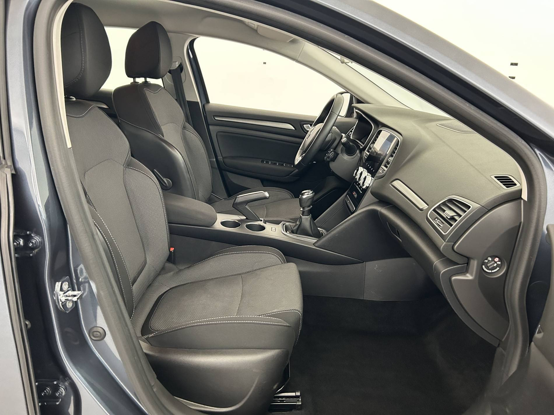Vente en ligne Renault Megane 4 Estate  TCe 140 au prix de 15 490 €