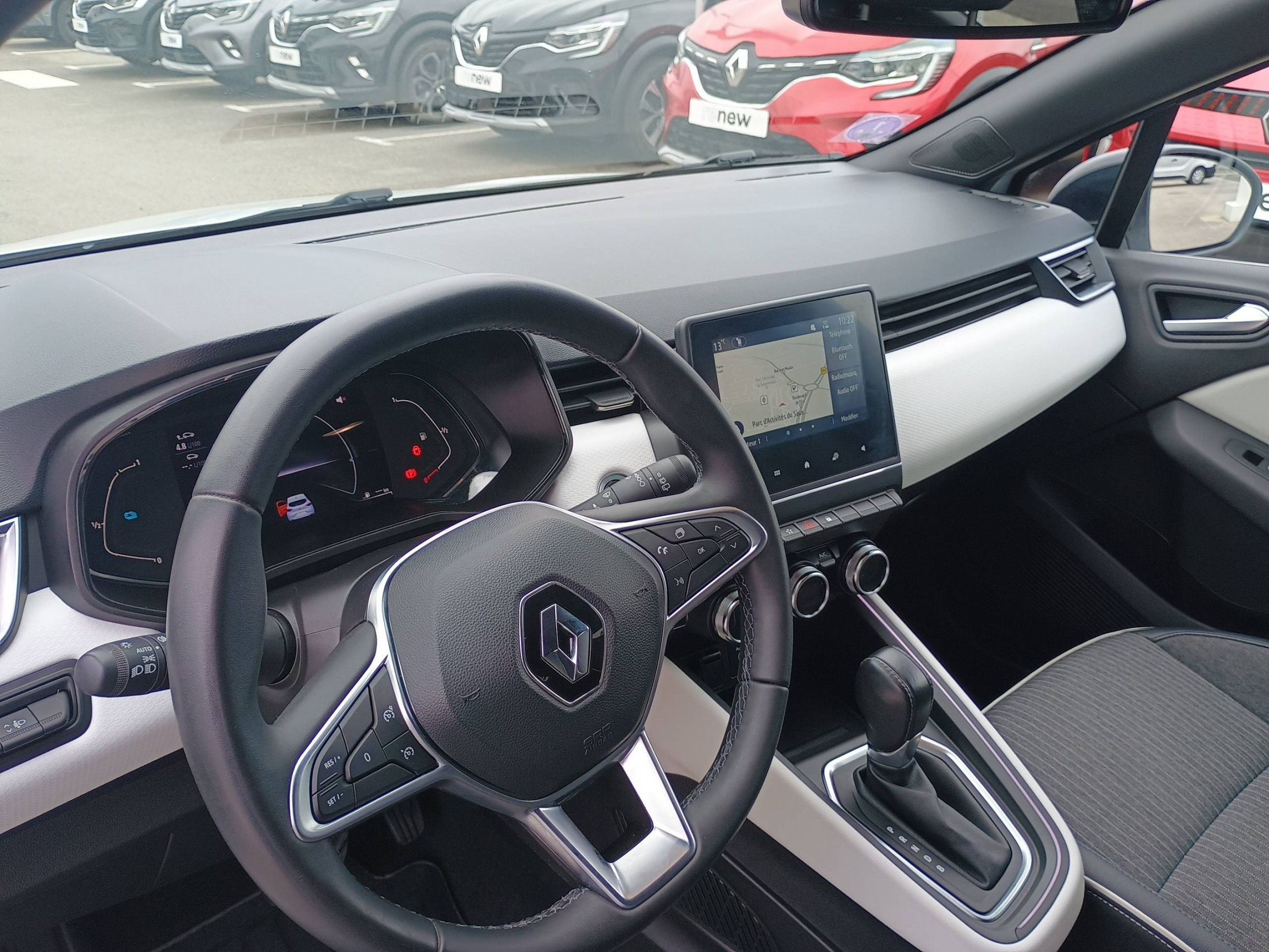 Vente en ligne Renault Clio 5 Clio E-Tech full hybrid 145 au prix de 16 990 €