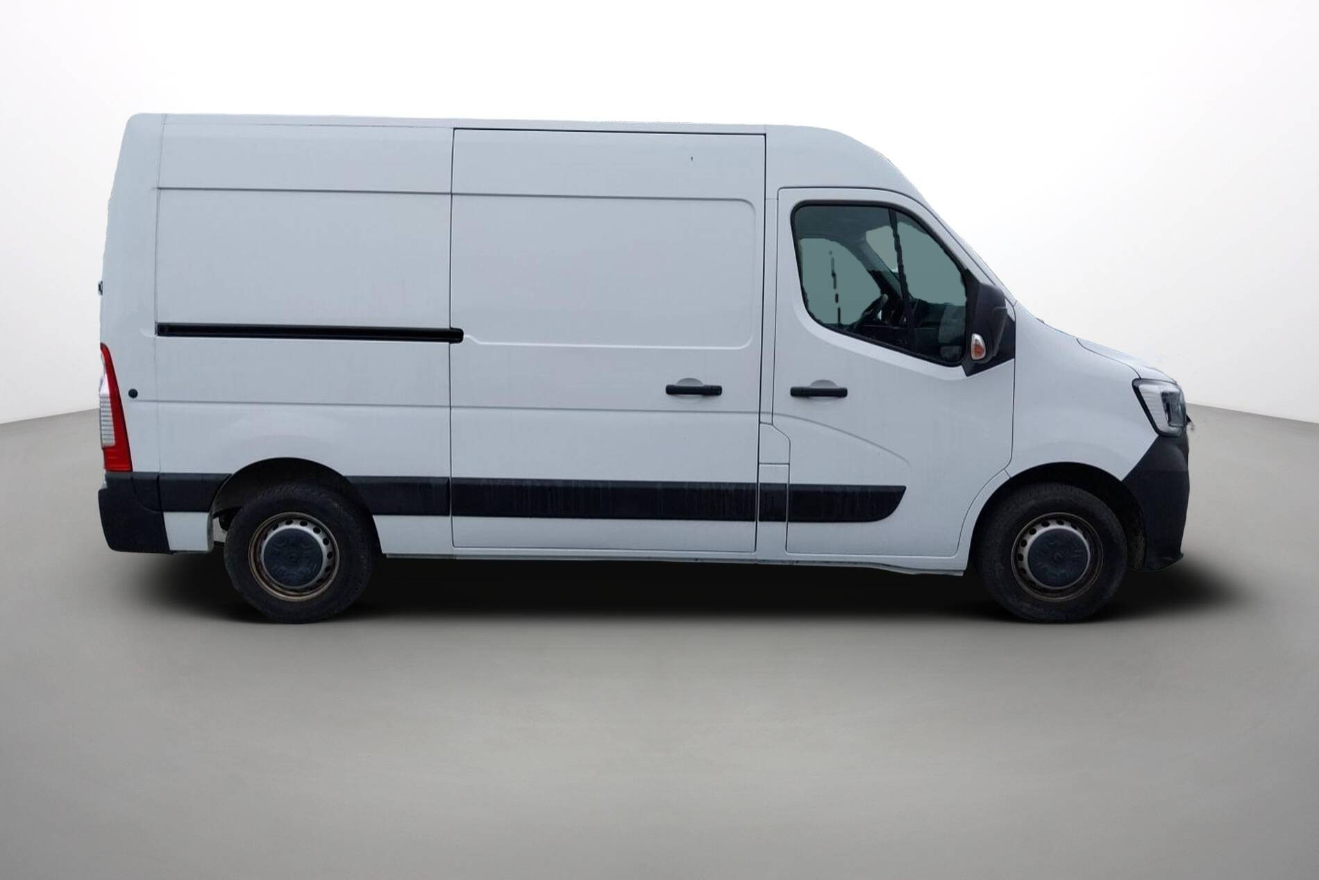 Vente en ligne Renault Master Fourgon MASTER FGN TRAC F3500 L2H2 BLUE DCI 135 au prix de 26 990 €