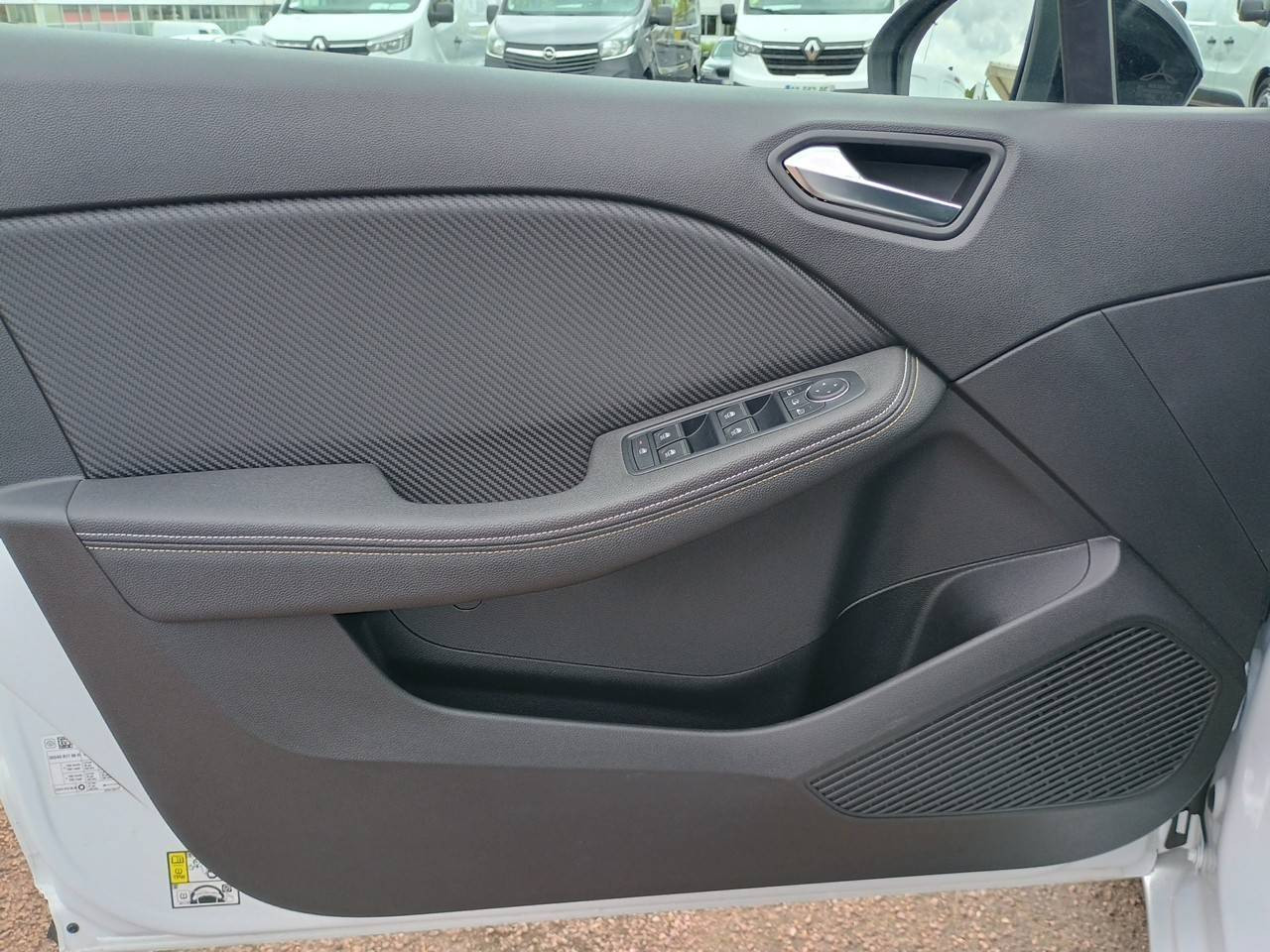 Vente en ligne Renault Clio 5 Clio E-Tech full hybrid 145 au prix de 19 790 €