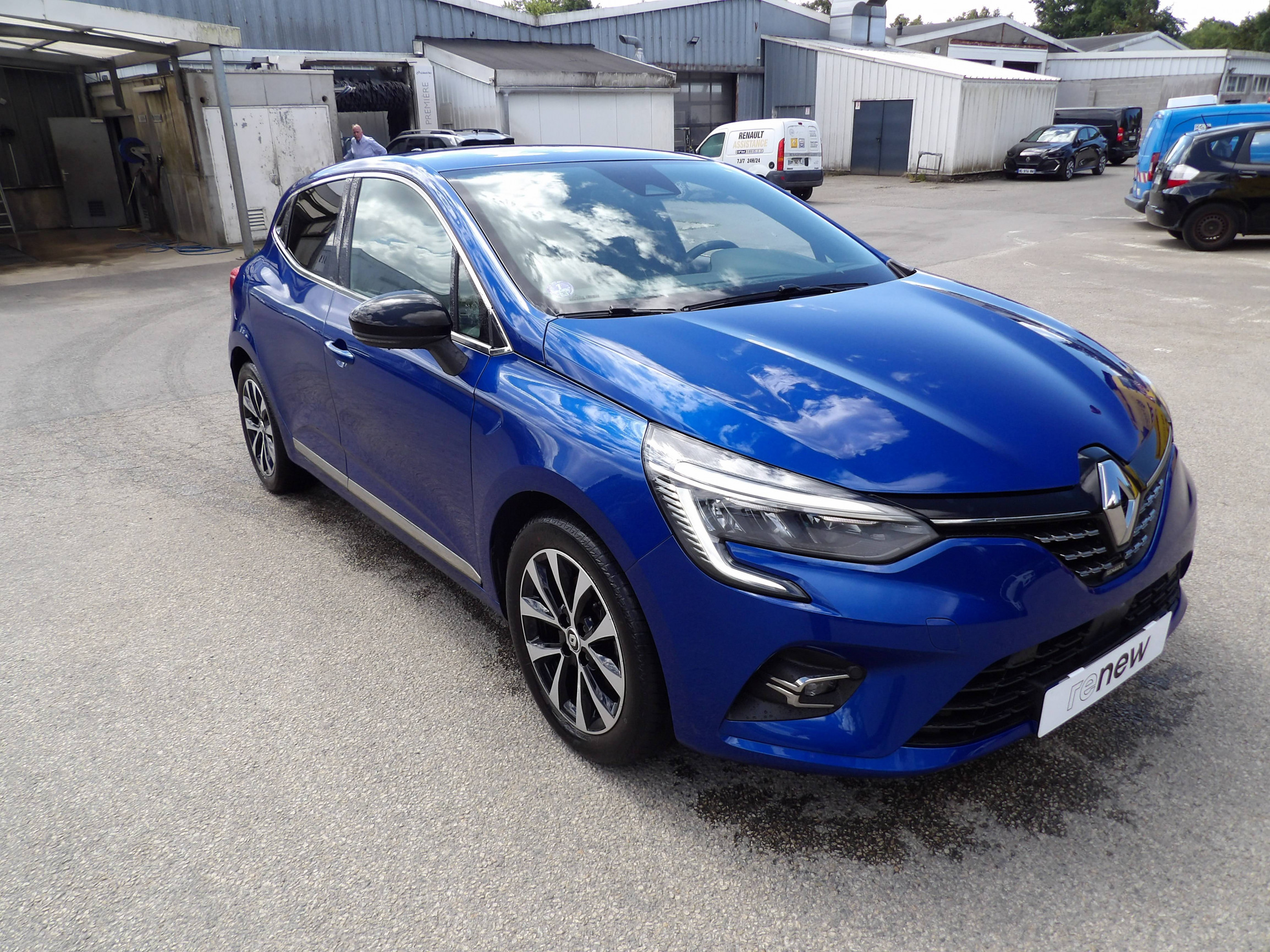 Vente en ligne Renault Clio 5 Clio E-Tech full hybrid 145 au prix de 18 999 €