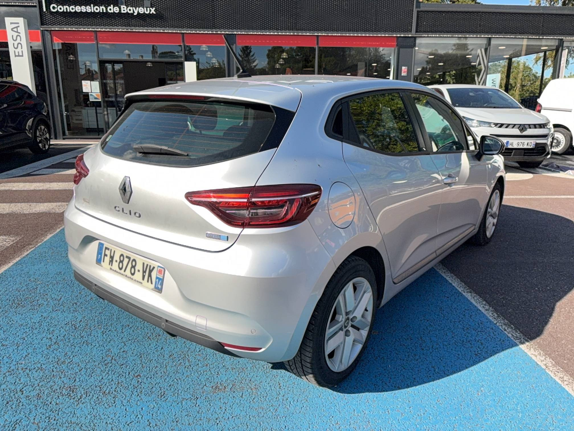 Vente en ligne Renault Clio 5 Clio E-Tech 140 au prix de 12 590 €
