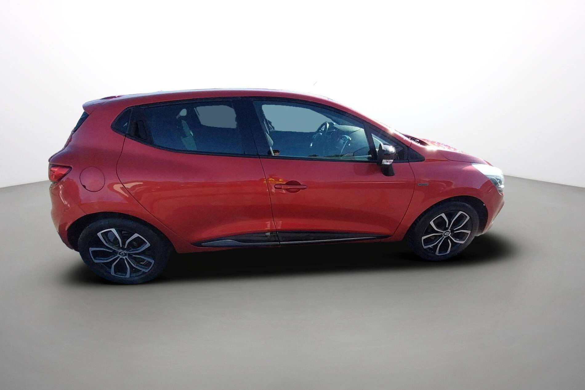 Vente en ligne Renault Clio 4 Clio 1.2 16V 75 au prix de 10 490 €