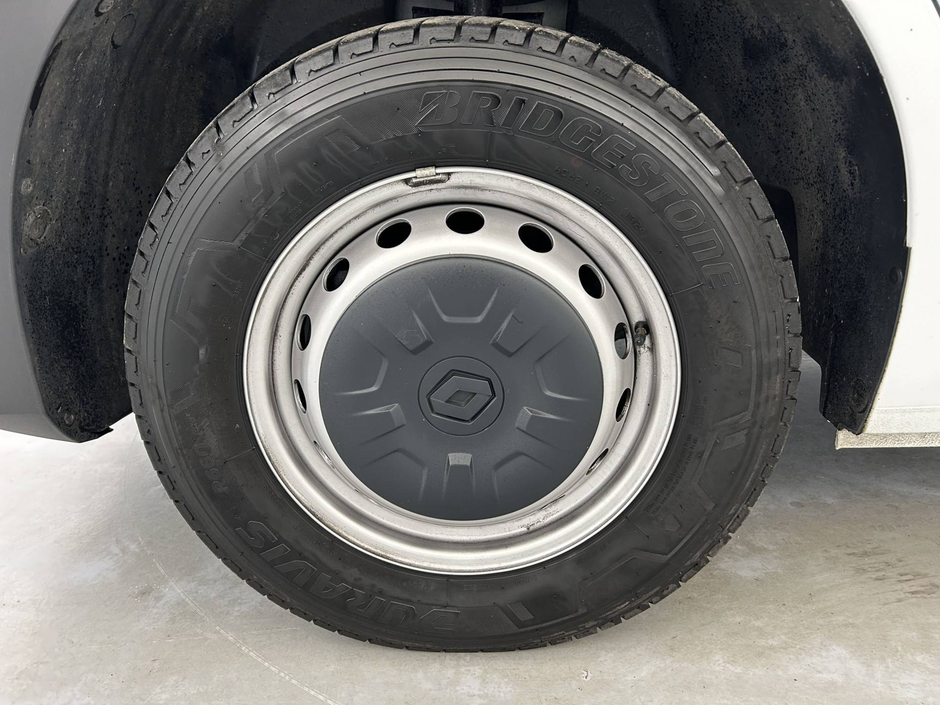 Vente en ligne Renault Master Fourgon MASTER FGN TRAC F3500 L2H2 BLUE DCI 135 au prix de 25 990 €