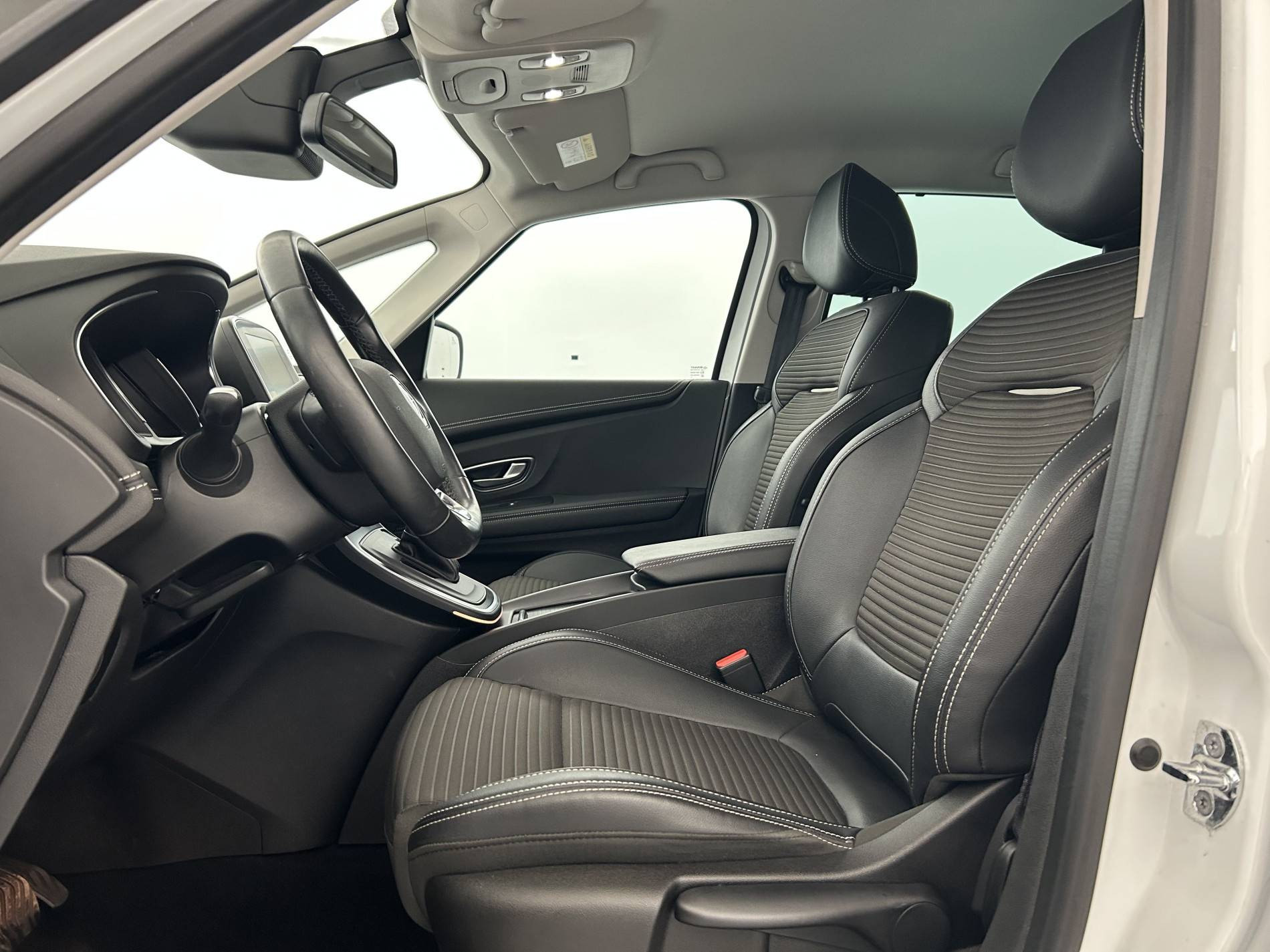 Vente en ligne Renault Scenic 4 Scenic TCe 140 Energy EDC au prix de 18 790 €