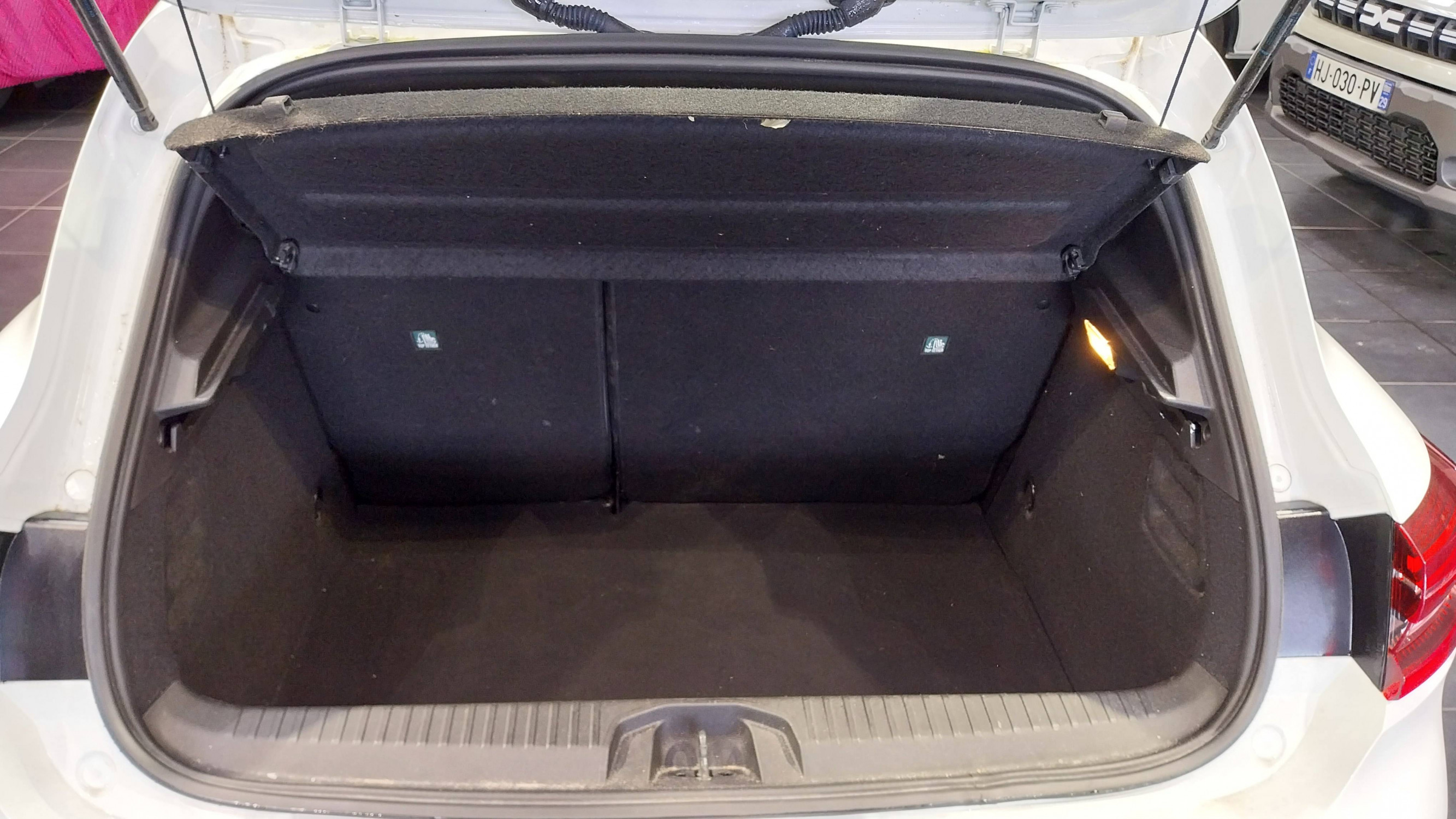 Vente en ligne Renault Clio 5 Clio E-Tech 140 - 21 au prix de 14 990 €