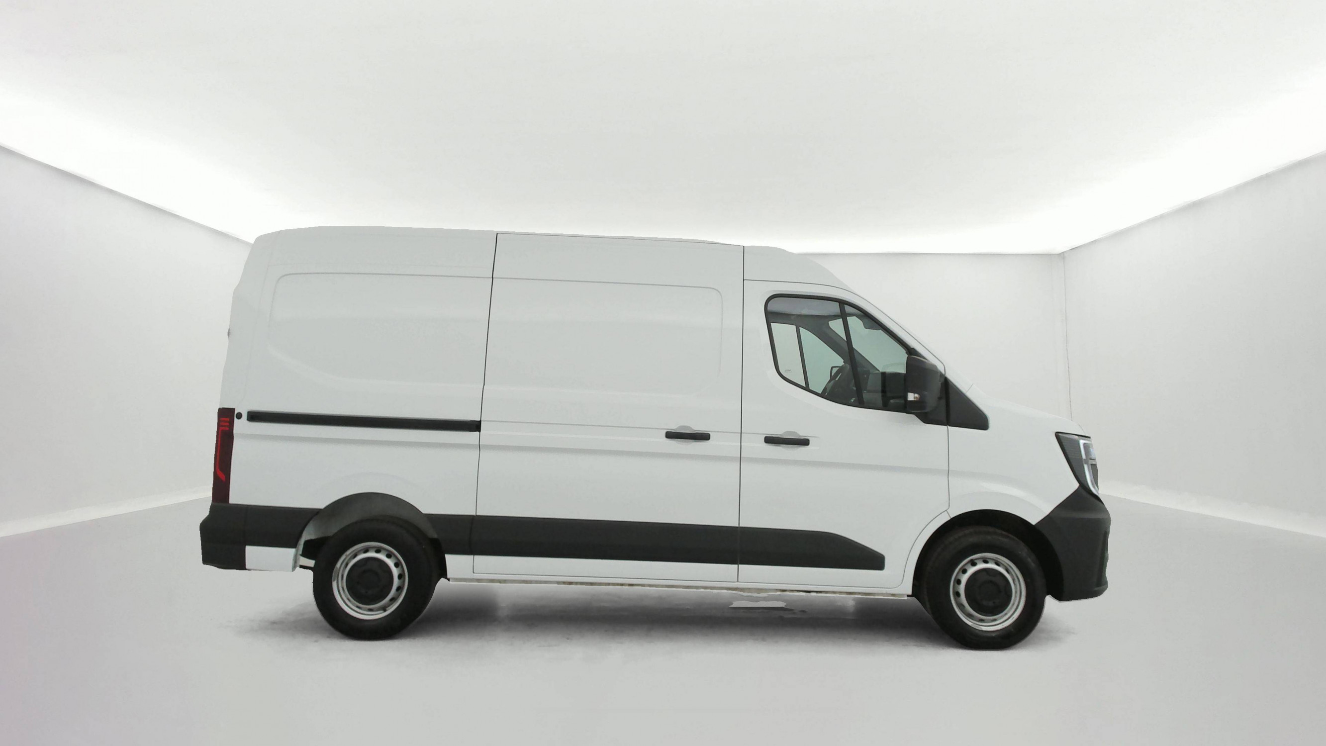 Vente en ligne Renault Master Fourgon MASTER FG BLUE DCI 130 L2H2 3T5 TR au prix de 29 900 €