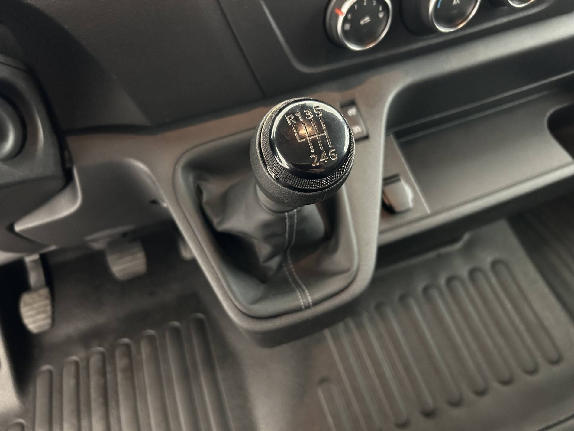 Vente en ligne Renault Master Fourgon MASTER FGN TRAC F3500 L3H3 BLUE DCI 135 au prix de 28 990 €