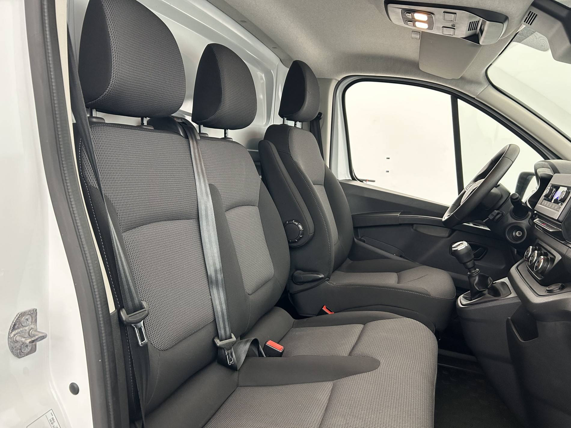 Vente en ligne Renault Trafic 3 Fourgon TRAFIC FGN L2H1 3000 KG BLUE DCI 130 au prix de 23 500 €