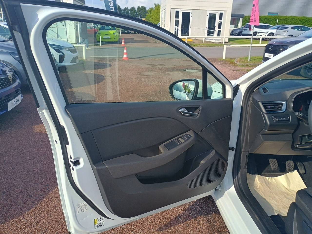 Vente en ligne Renault Clio 5 Clio SCe 65 - 21N au prix de 12 490 €