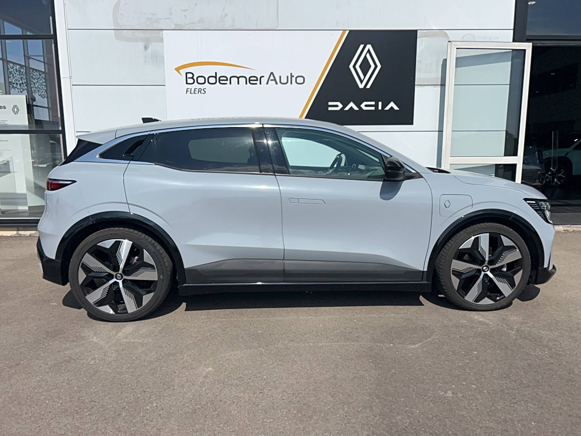 Vente en ligne Renault Megane E-Tech  EV60 220 ch super charge au prix de 22 980 €