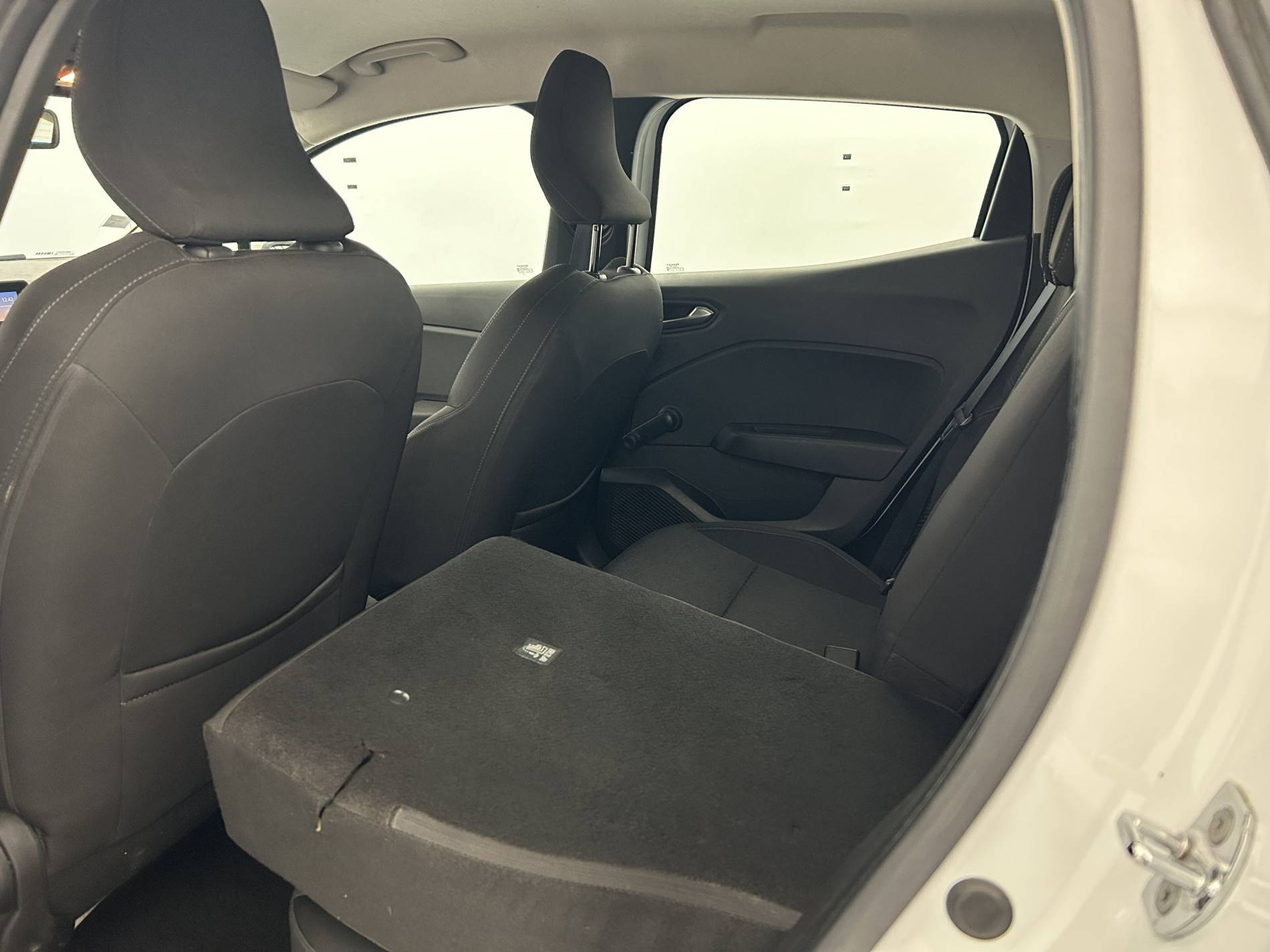 Vente en ligne Renault Clio 5 Clio E-Tech 140 - 21N au prix de 13 991 €
