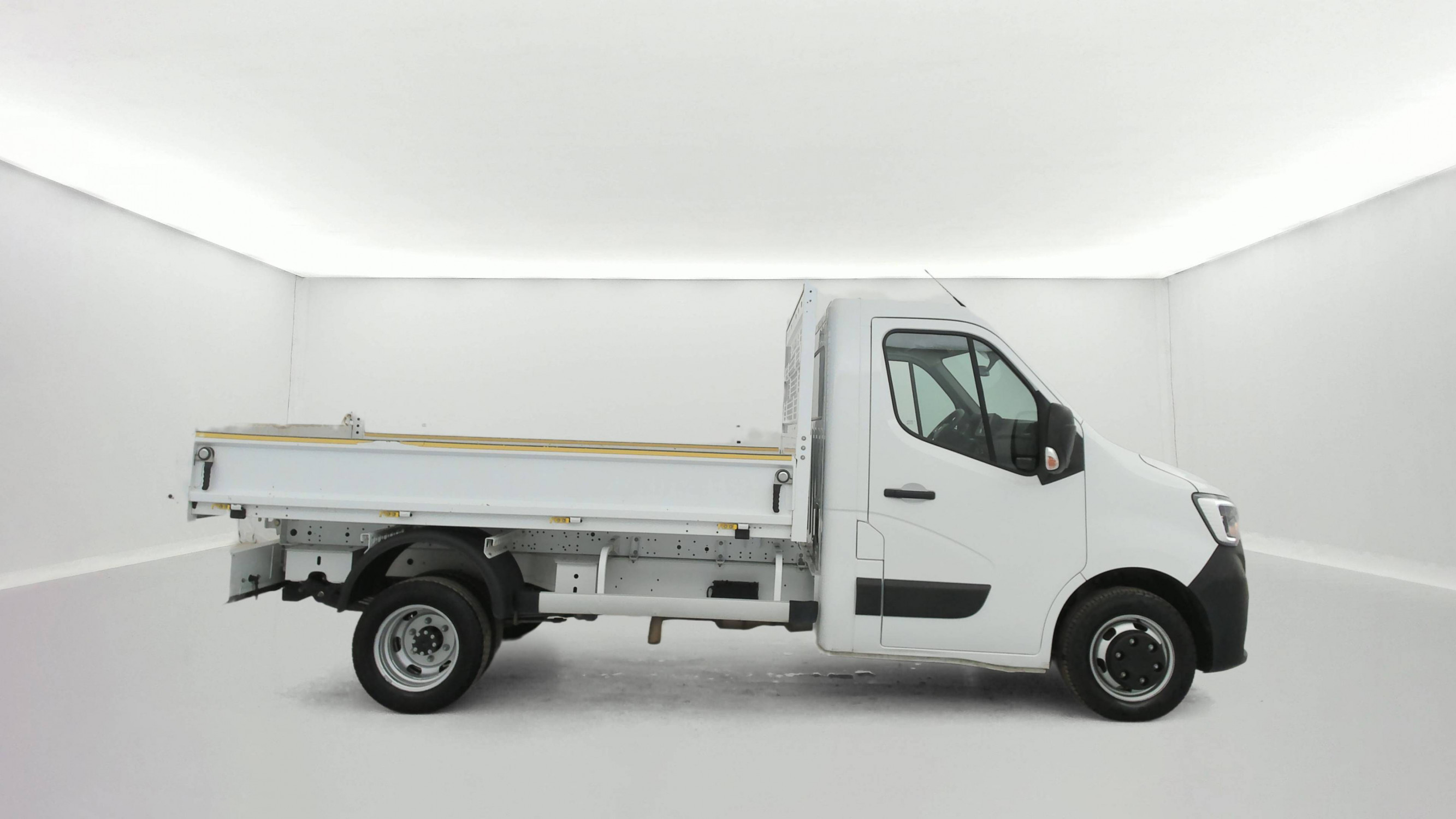 Vente en ligne Renault Master 3 Châssis Cabine MASTER CC PROP RJ3500 L2 PAFC BLUE DCI 130 EURO VI au prix de 33 300 €