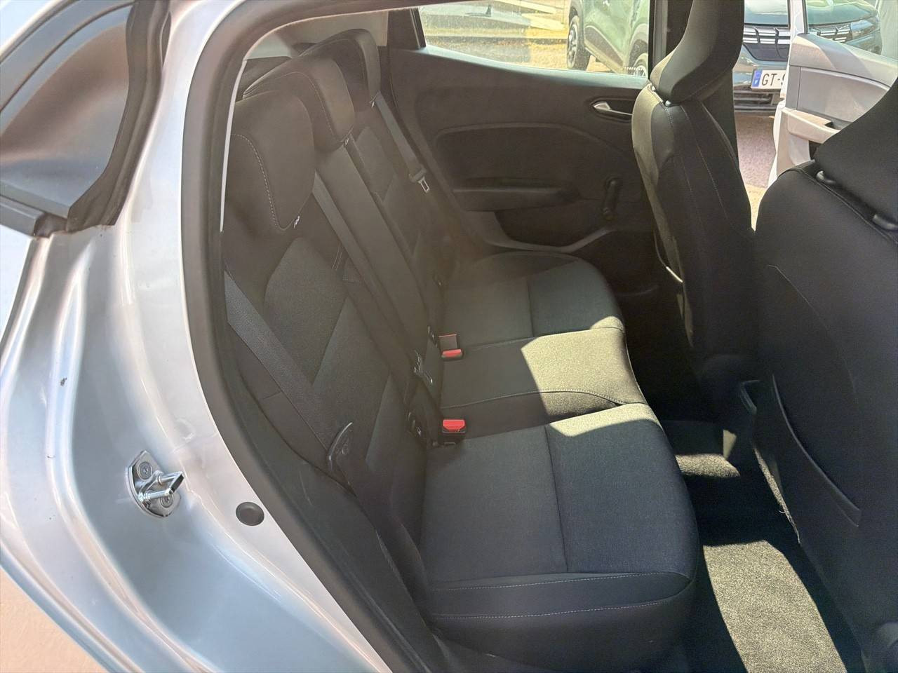 Vente en ligne Renault Clio 5 Clio E-Tech 140 - 21N au prix de 13 990 €