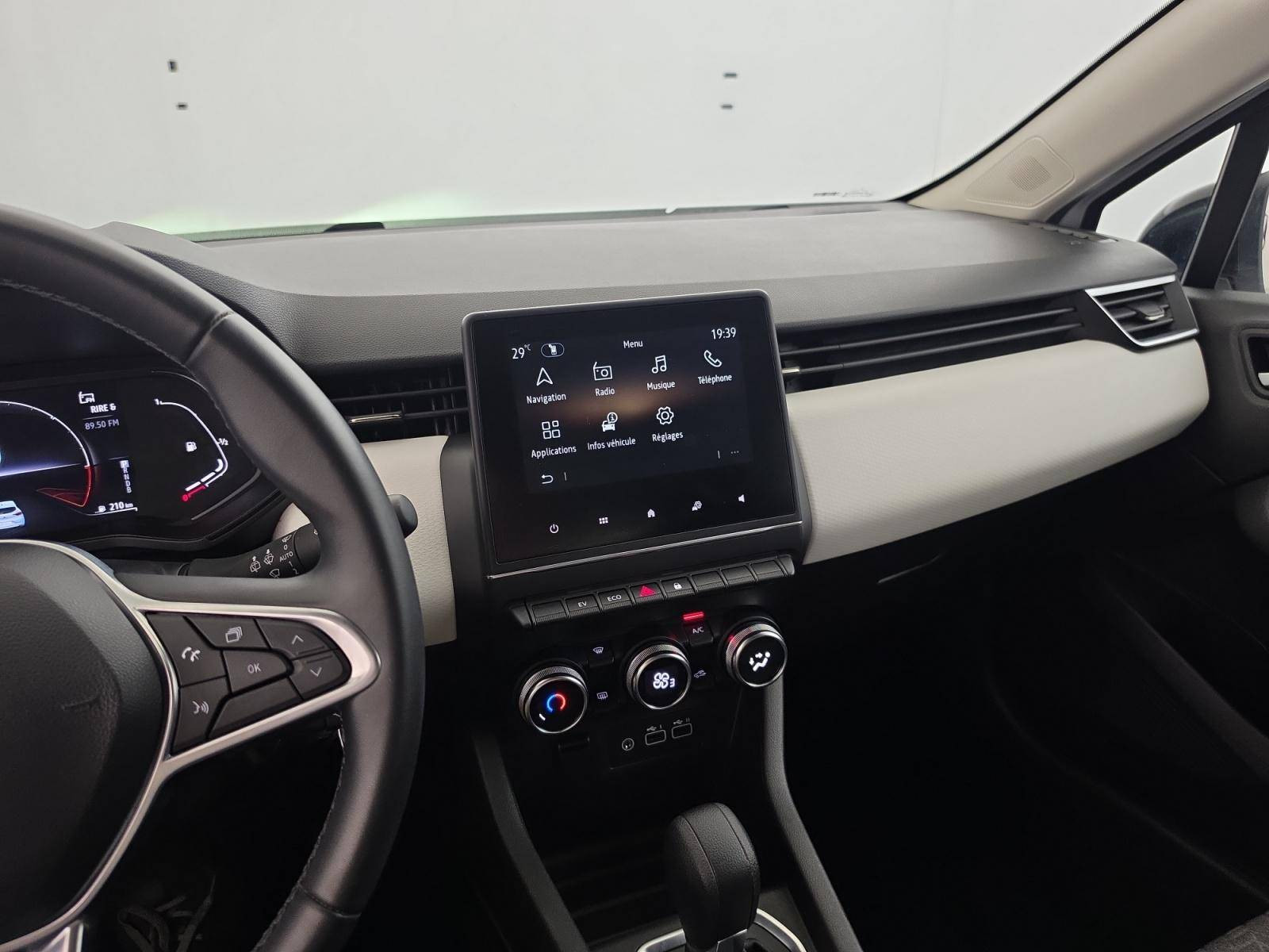 Vente en ligne Renault Clio 5 Clio E-Tech full hybrid 145 au prix de 15 690 €