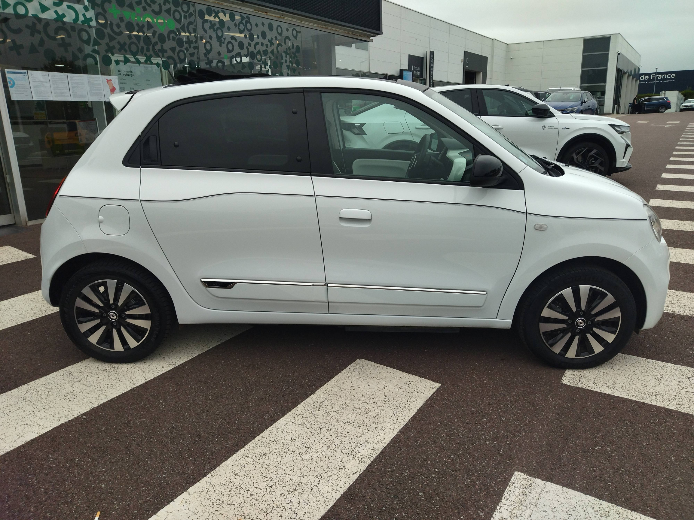Vente en ligne Renault Twingo Electrique Twingo III E-Tech au prix de 12 189 €