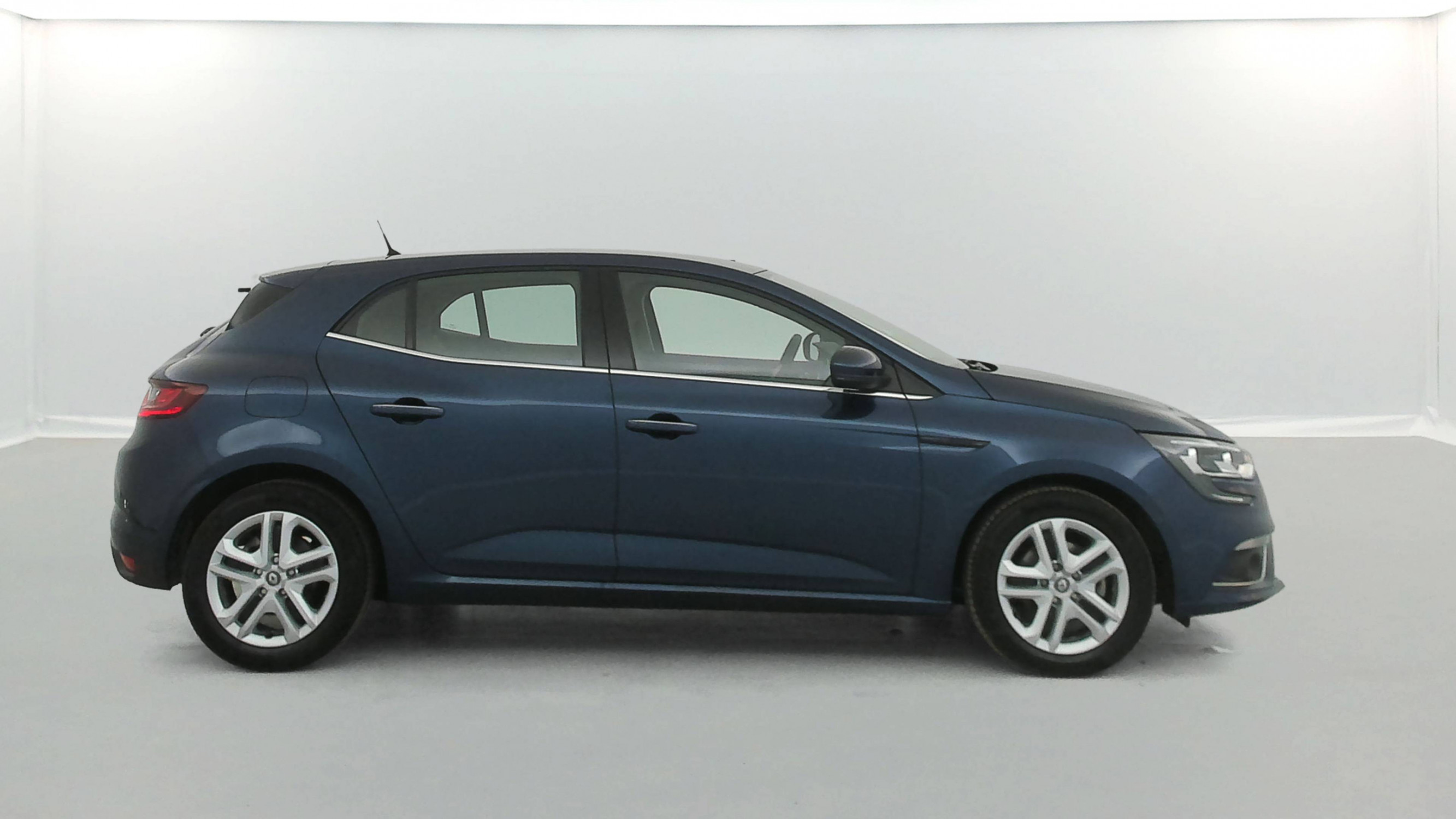 Vente en ligne Renault Megane 4 Mégane IV Berline Blue dCi 115 EDC au prix de 16 400 €