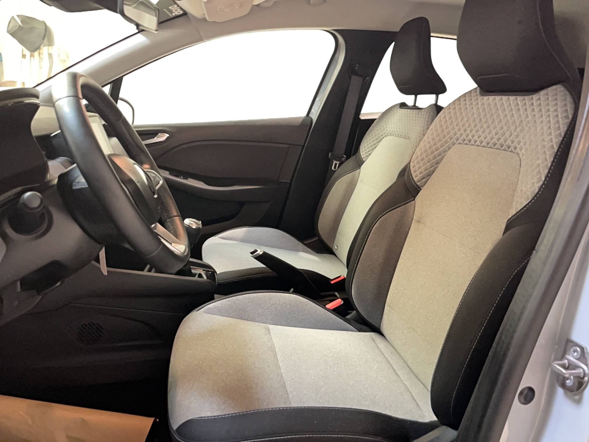 Vente en ligne Renault Clio 5 Clio TCe 90 au prix de 15 990 €