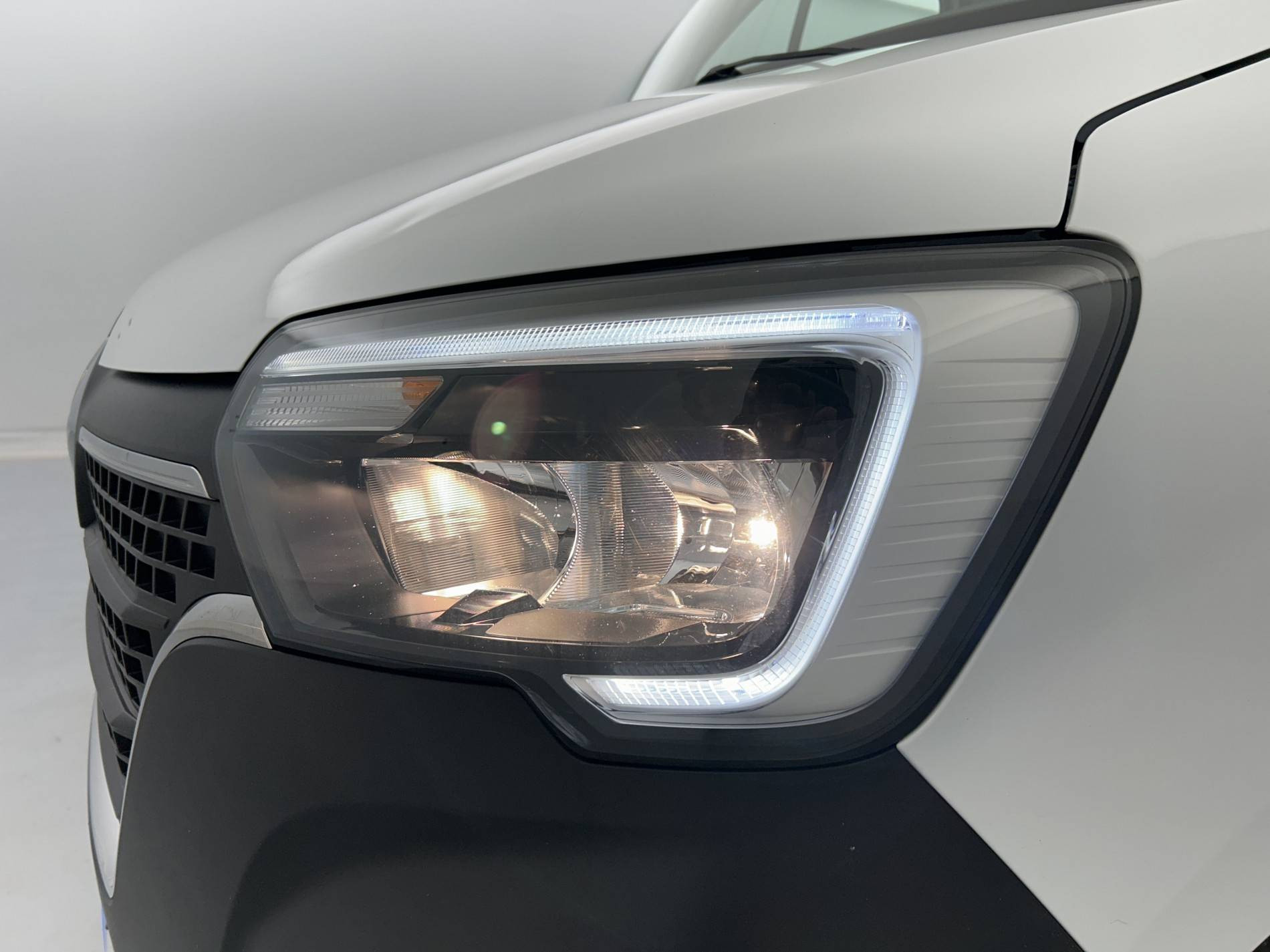 Vente en ligne Renault Master Fourgon MASTER FGN TRAC F3500 L3H3 BLUE DCI 135 au prix de 28 490 €