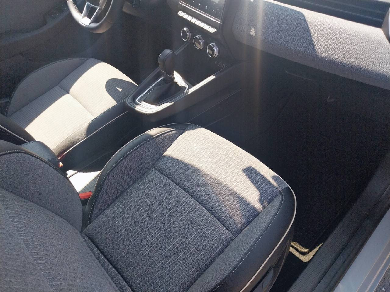 Vente en ligne Renault Clio 5 Clio E-Tech full hybrid 145 au prix de 16 990 €