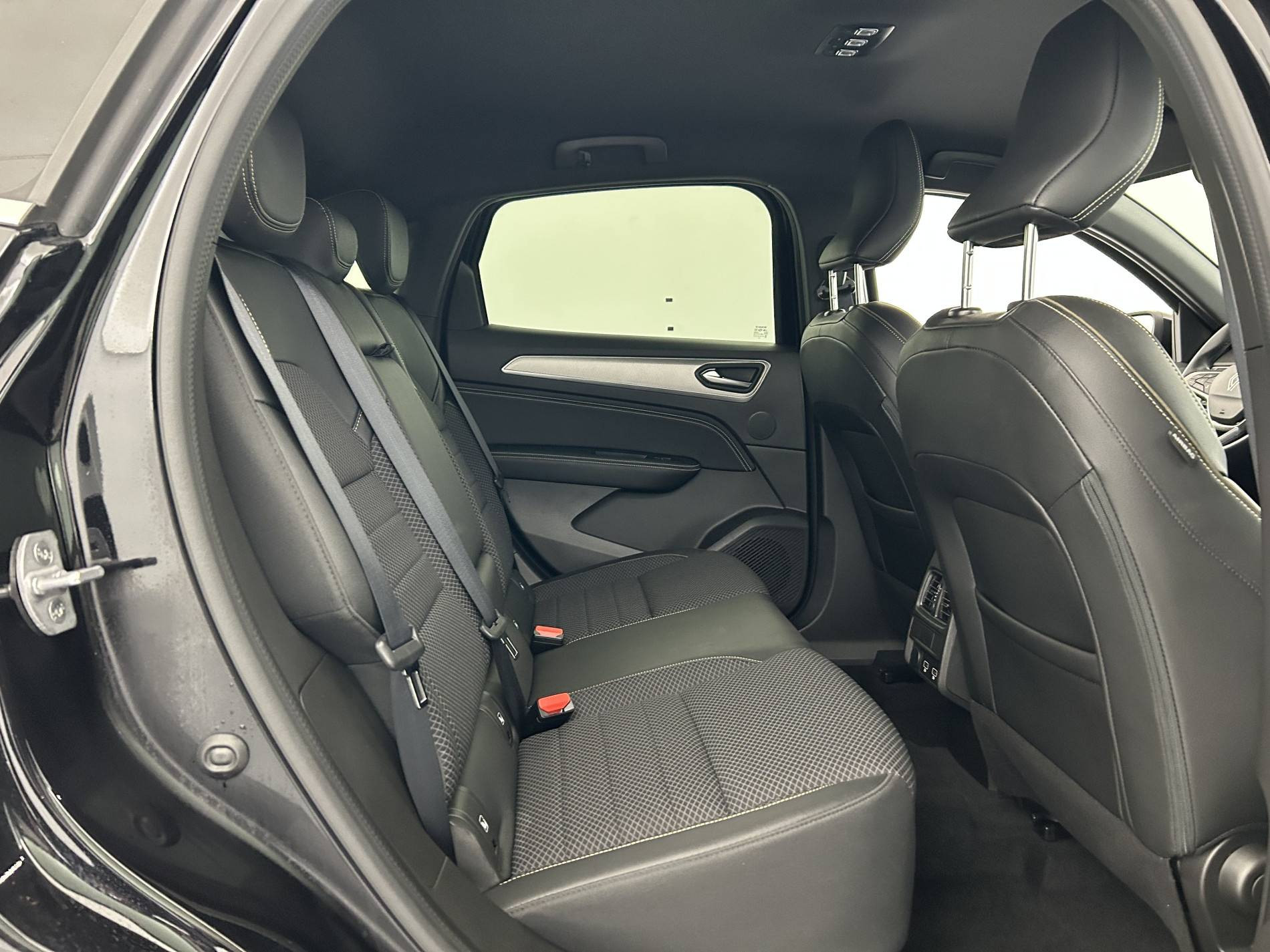 Vente en ligne Renault Arkana  mild hybrid 140 EDC GSR2 au prix de 18 990 €