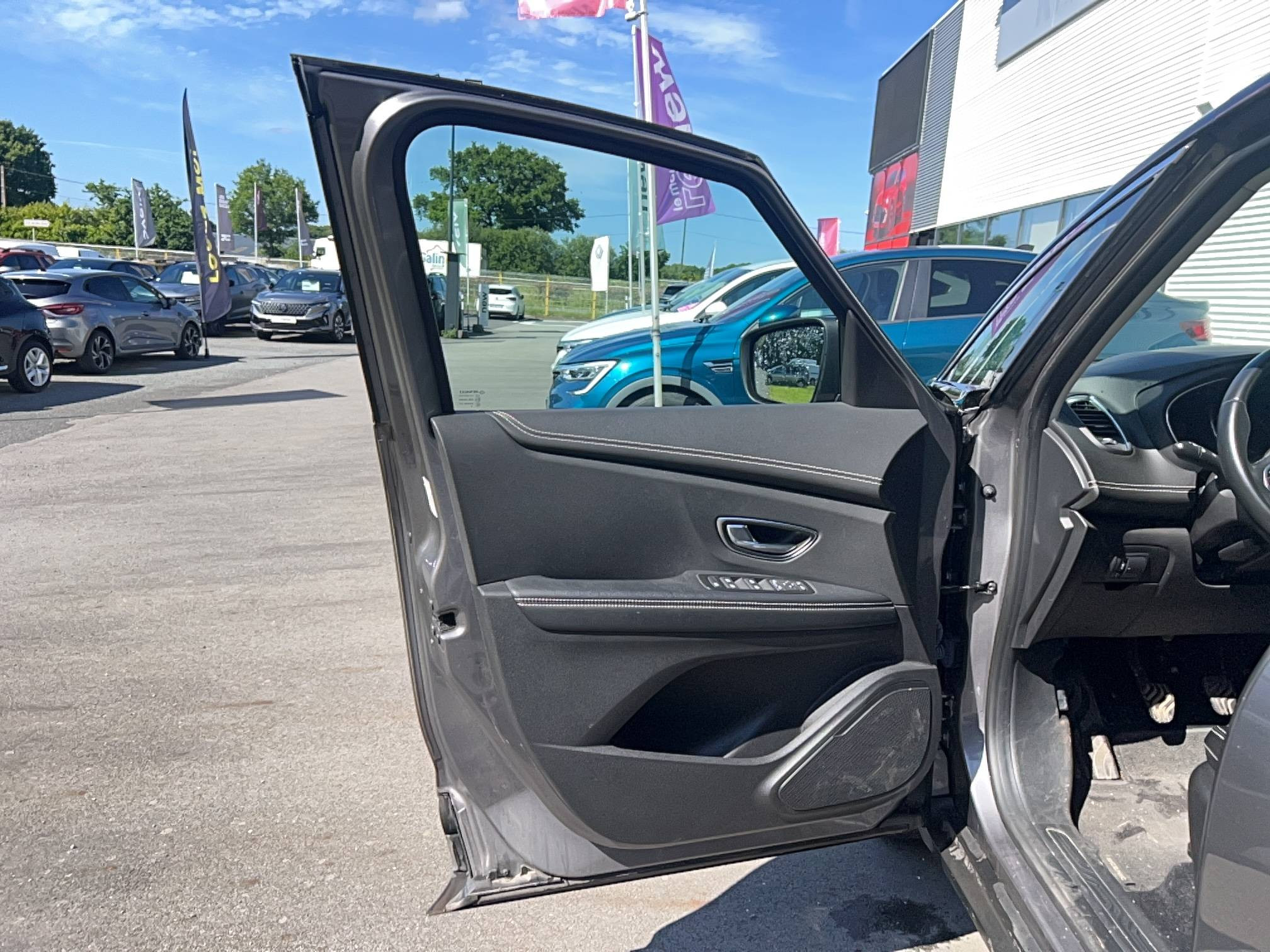 Vente en ligne Renault Scenic 4 Scenic TCe 140 FAP au prix de 15 590 €