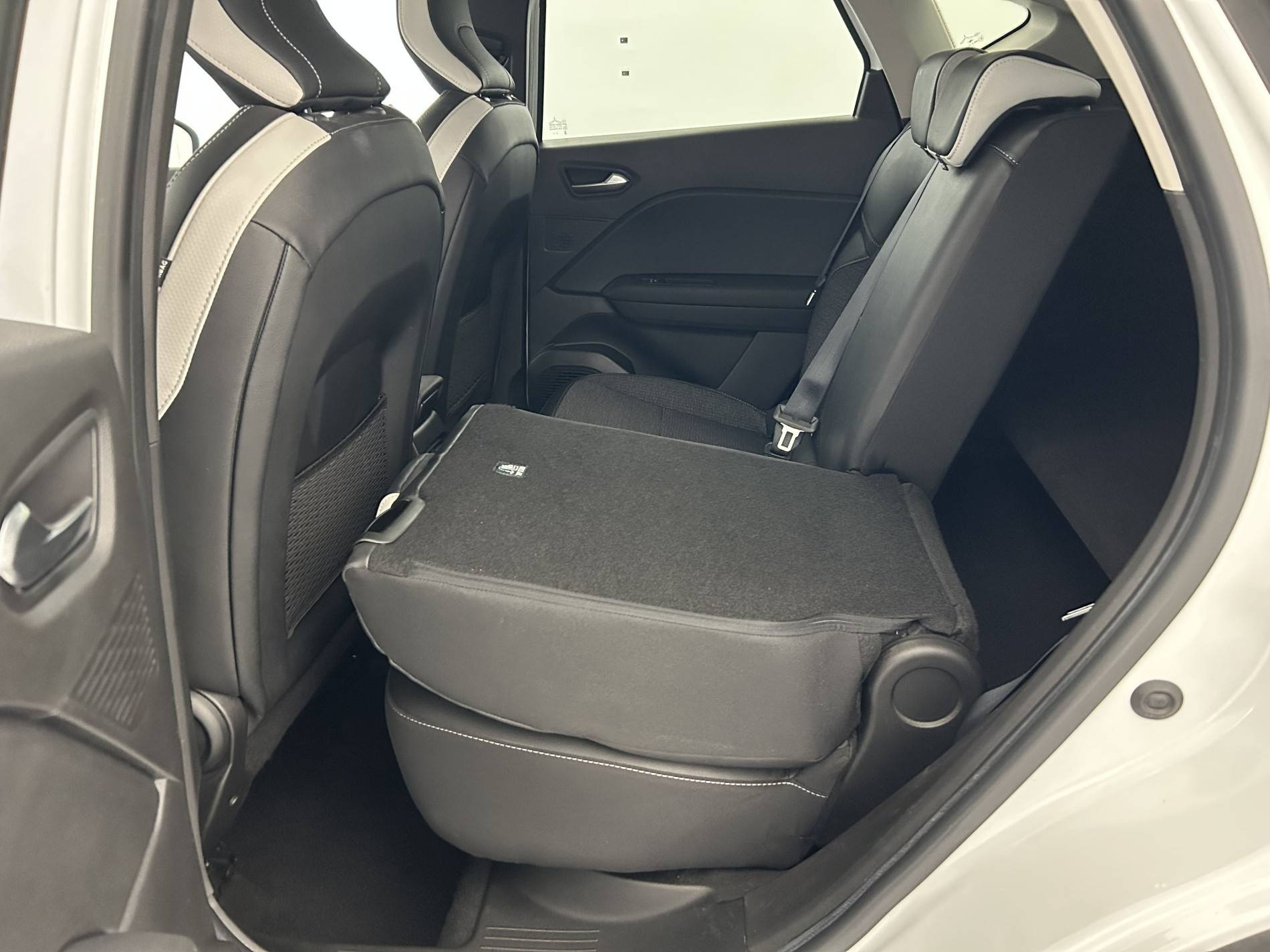 Vente en ligne Renault Captur  mild hybrid 160 EDC au prix de 19 990 €