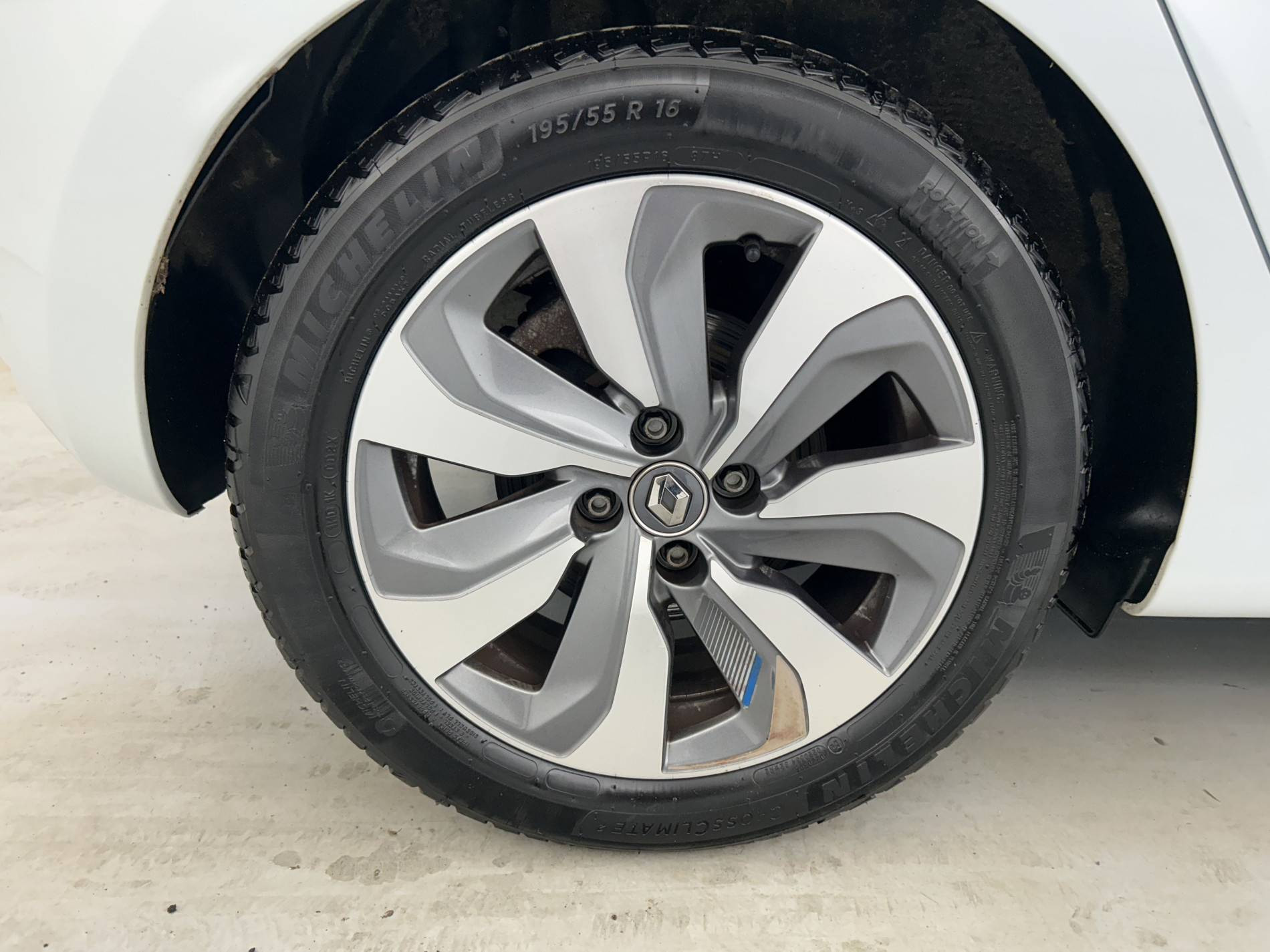 Vente en ligne Renault Clio 5 Clio E-Tech 140 au prix de 16 490 €