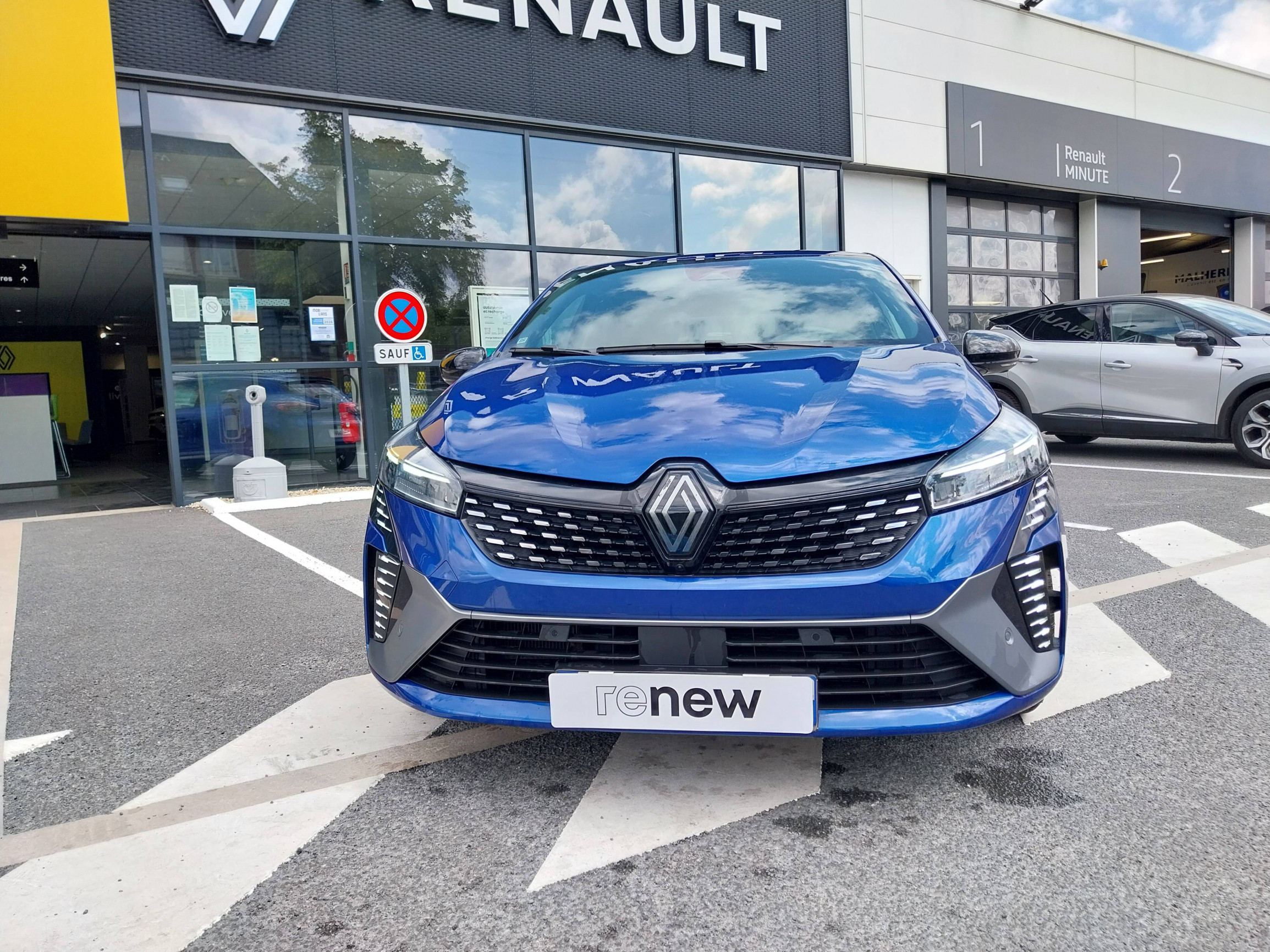 Vente en ligne Renault Clio 5 Clio E-Tech full hybrid 145 au prix de 21 490 €