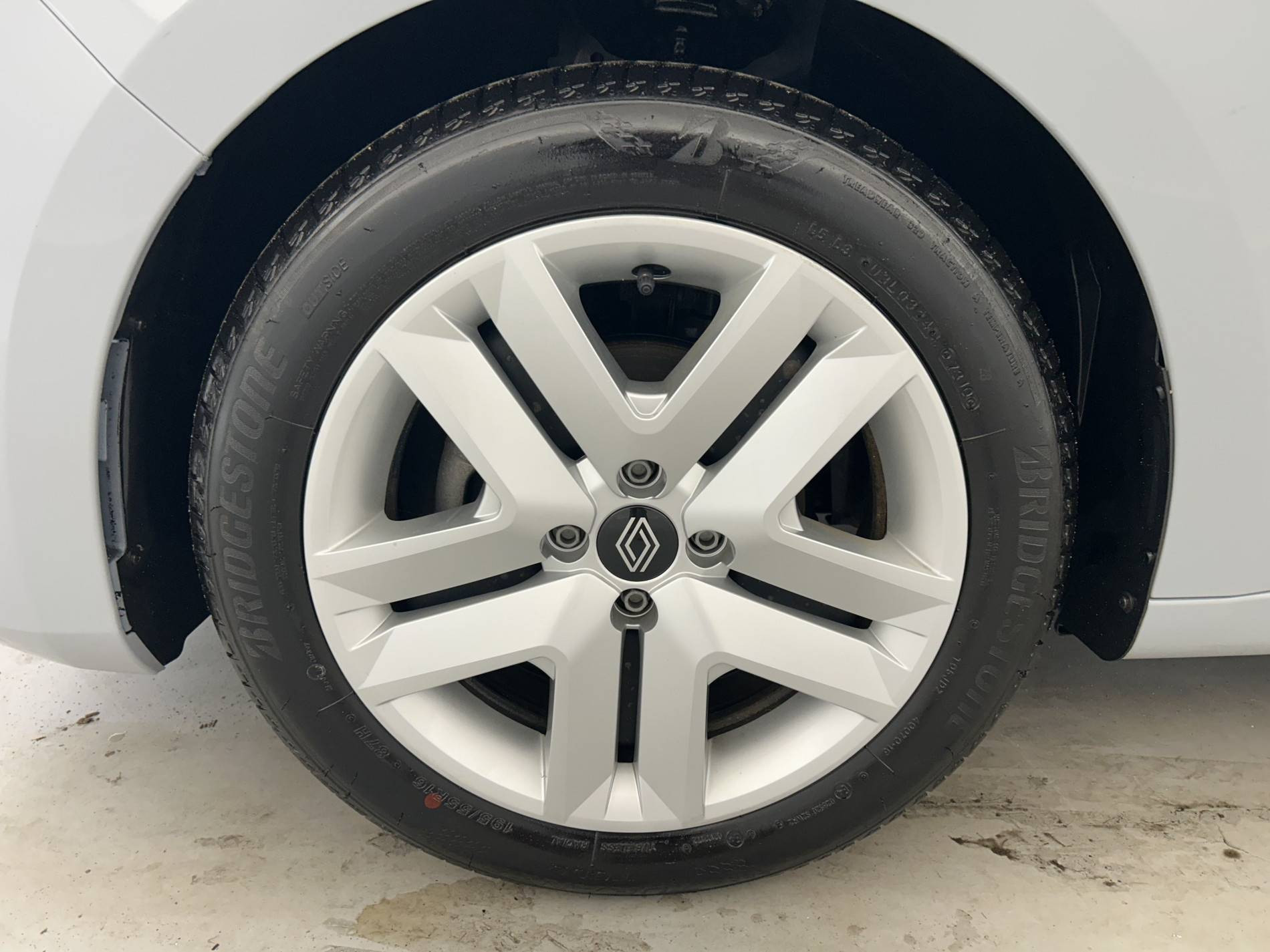 Vente en ligne Renault Clio 5 Clio TCe 90 au prix de 15 990 €