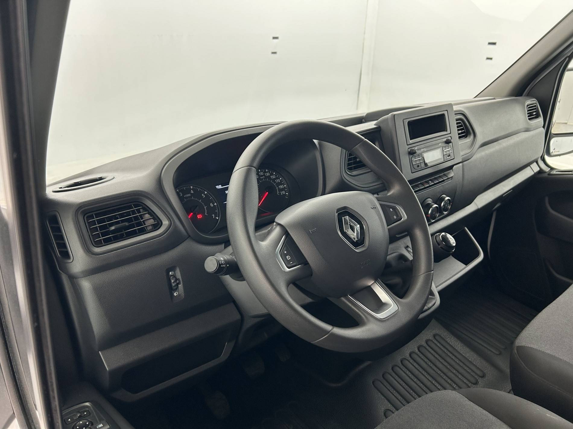 Vente en ligne Renault Master Fourgon MASTER FGN TRAC F3500 L2H2 BLUE DCI 135 au prix de 24 490 €