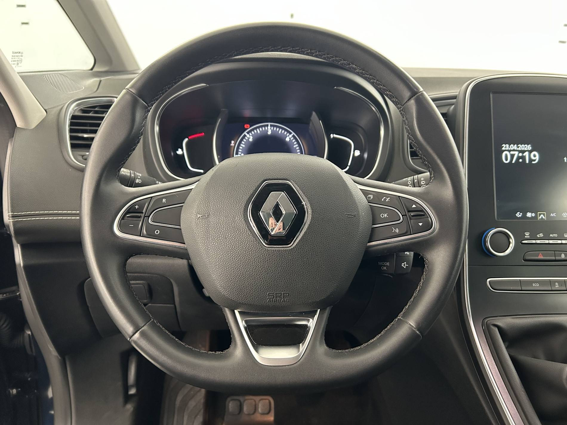 Vente en ligne Renault Scenic 4 Scenic Blue dCi 120 au prix de 16 390 €