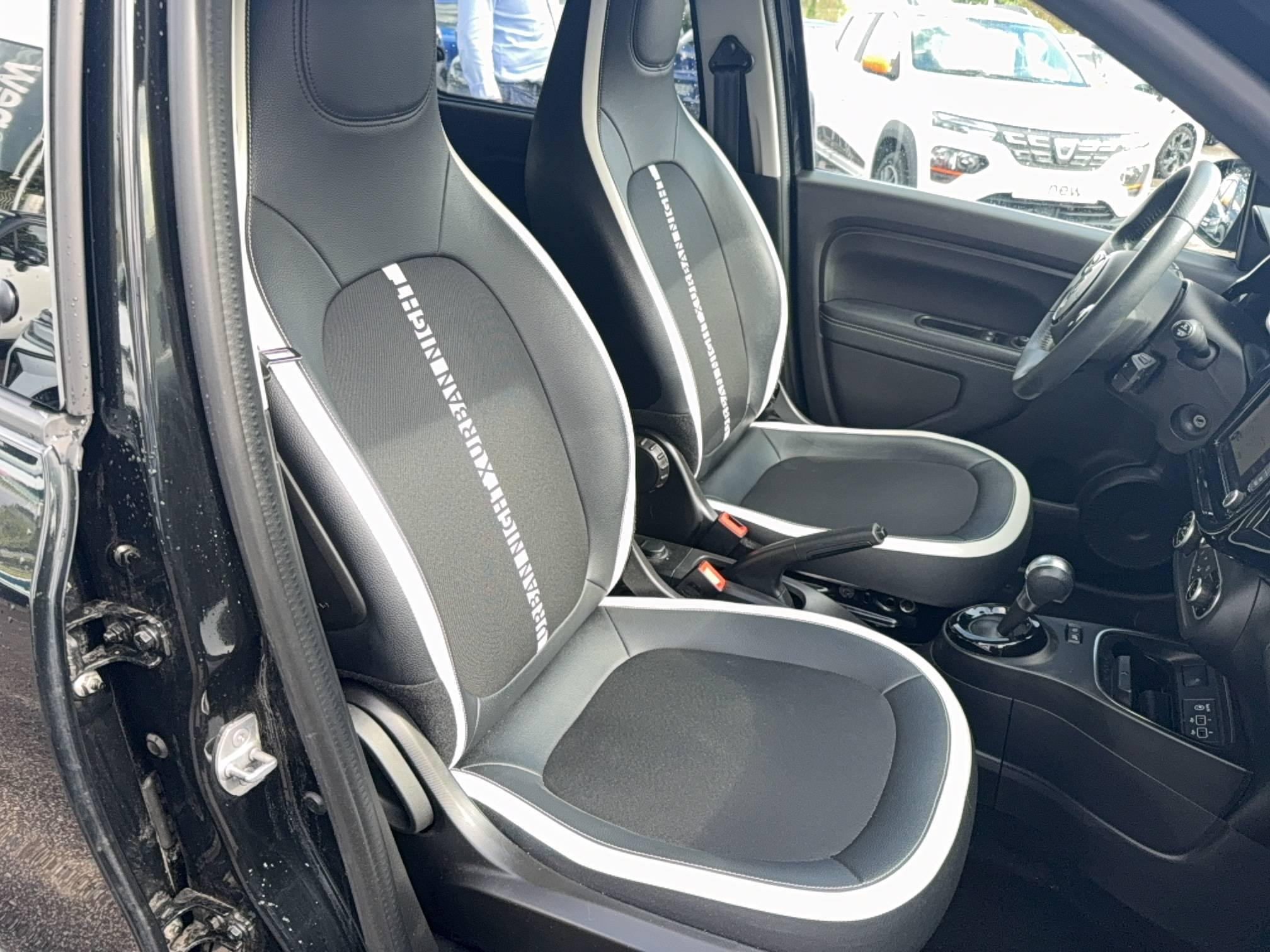 Vente en ligne Renault Twingo Electrique Twingo III E-Tech au prix de 11 590 €