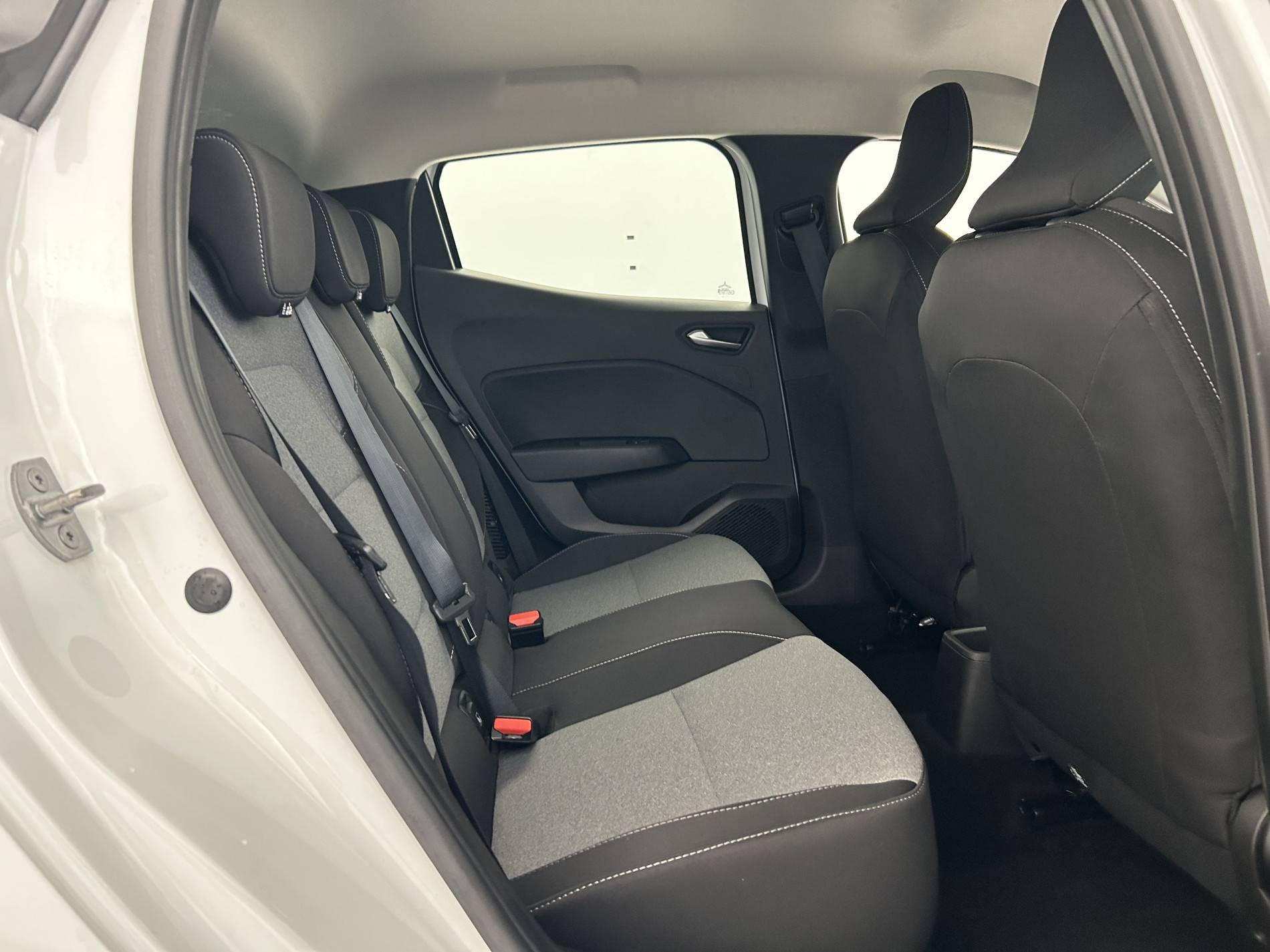Vente en ligne Renault Clio 5 Clio E-Tech full hybrid 145 ch GSR2 au prix de 18 890 €