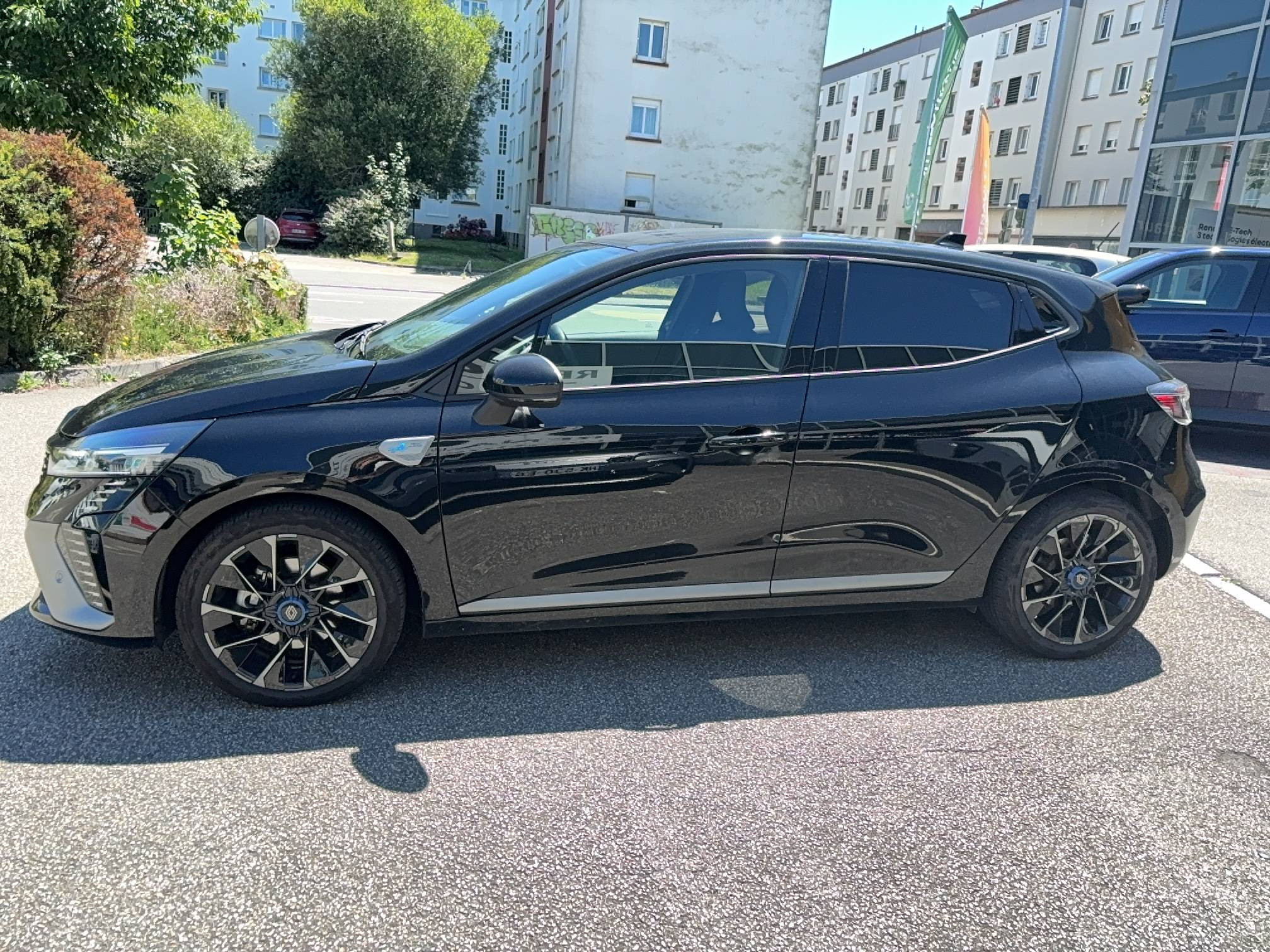Vente en ligne Renault Clio 5 Clio E-Tech full hybrid 145 ch GSR2 au prix de 27 490 €