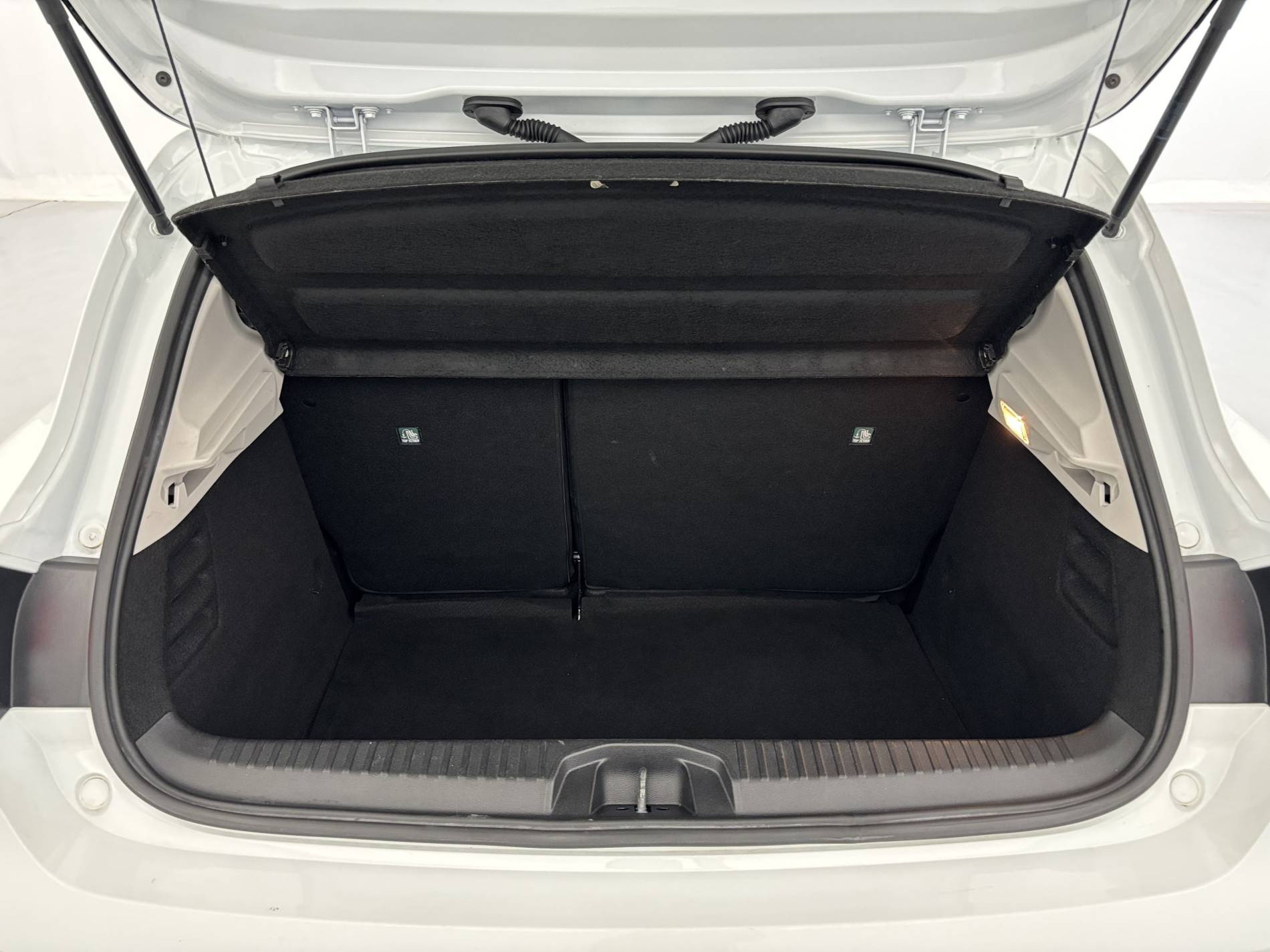 Vente en ligne Renault Clio 5 Clio TCe 90 - 21 au prix de 14 290 €