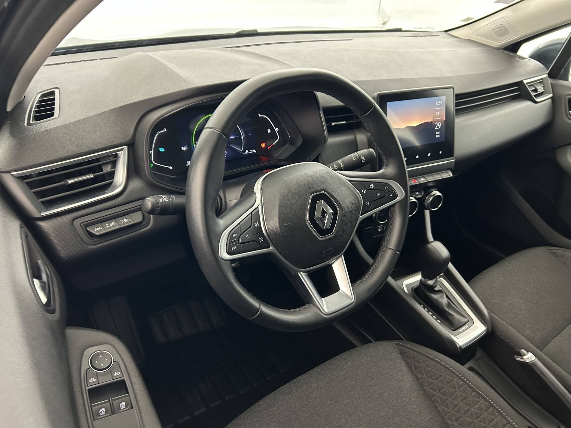 Vente en ligne Renault Clio 5 Clio E-Tech 140 - 21N au prix de 14 970 €