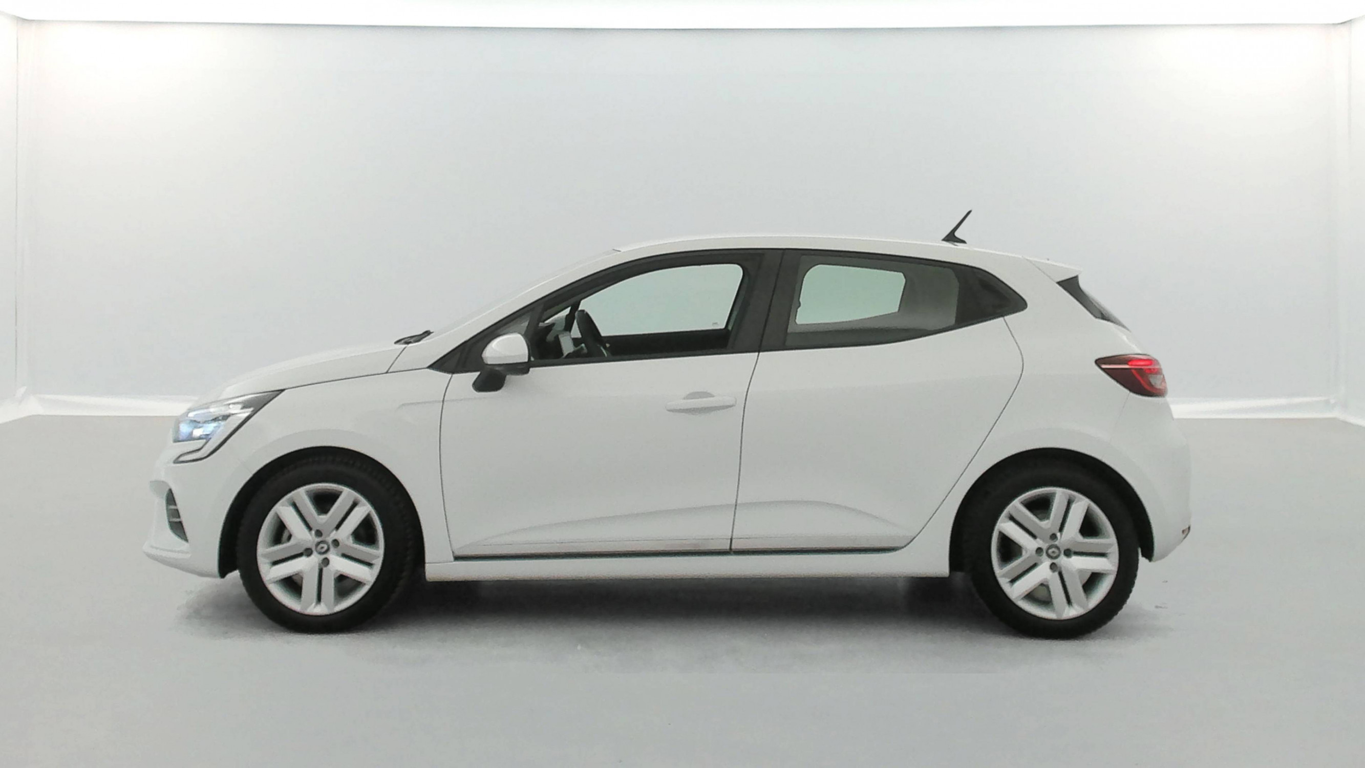 Vente en ligne Renault Clio 5 Clio E-Tech 140 - 21N au prix de 13 991 €