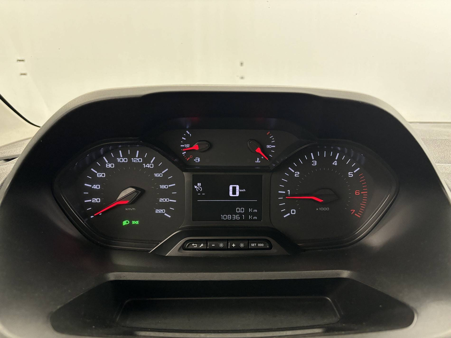 Vente en ligne Peugeot Partner Fourgon  STANDARD 650 KG BLUEHDI 100 S&S BVM5 au prix de 11 990 €